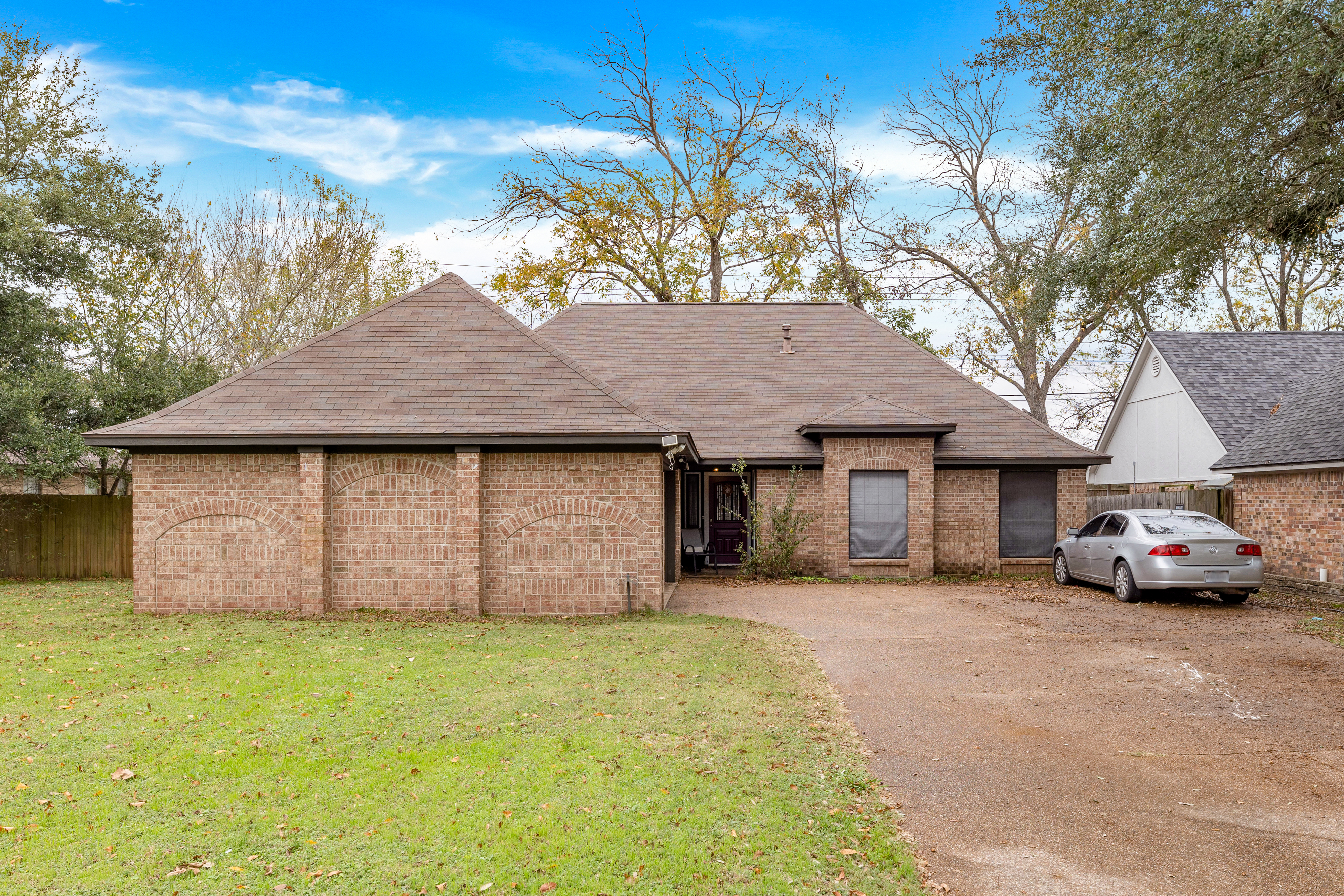 Just Listed! 2524 Arbor Drive header image.