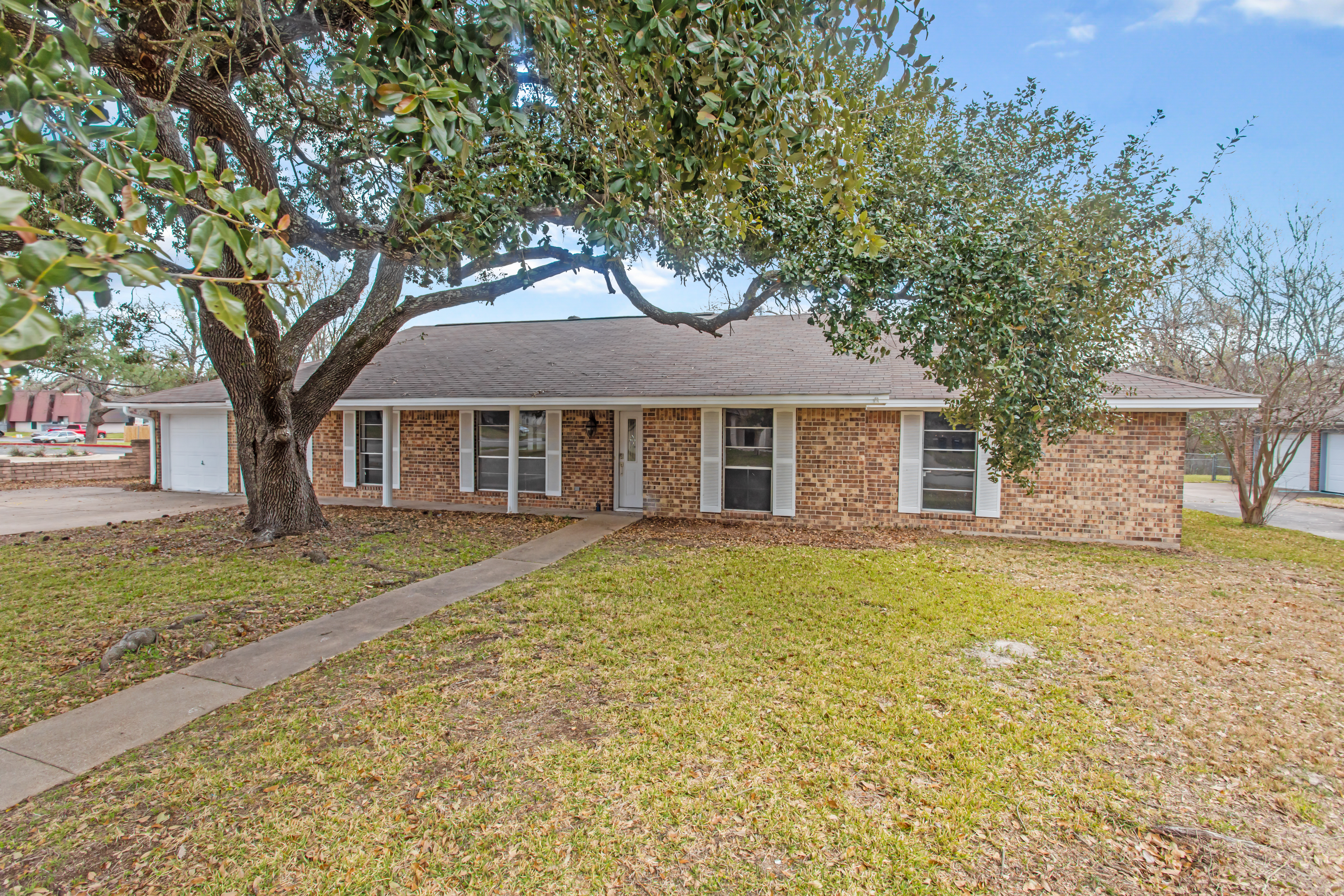 Just Listed! 1801 Hondo Drive header image.