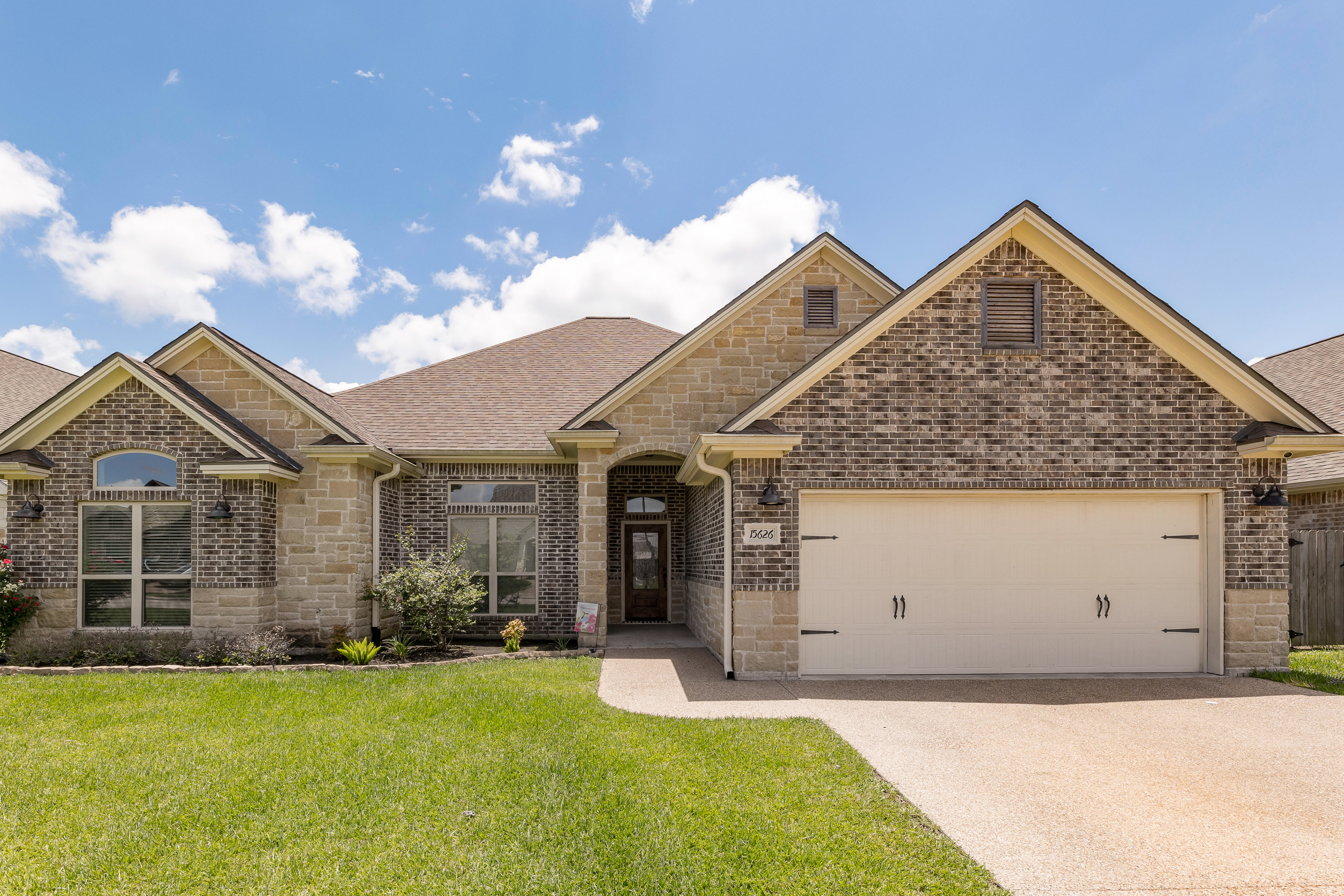Just Listed! 15626 Shady Brook Lane header image.