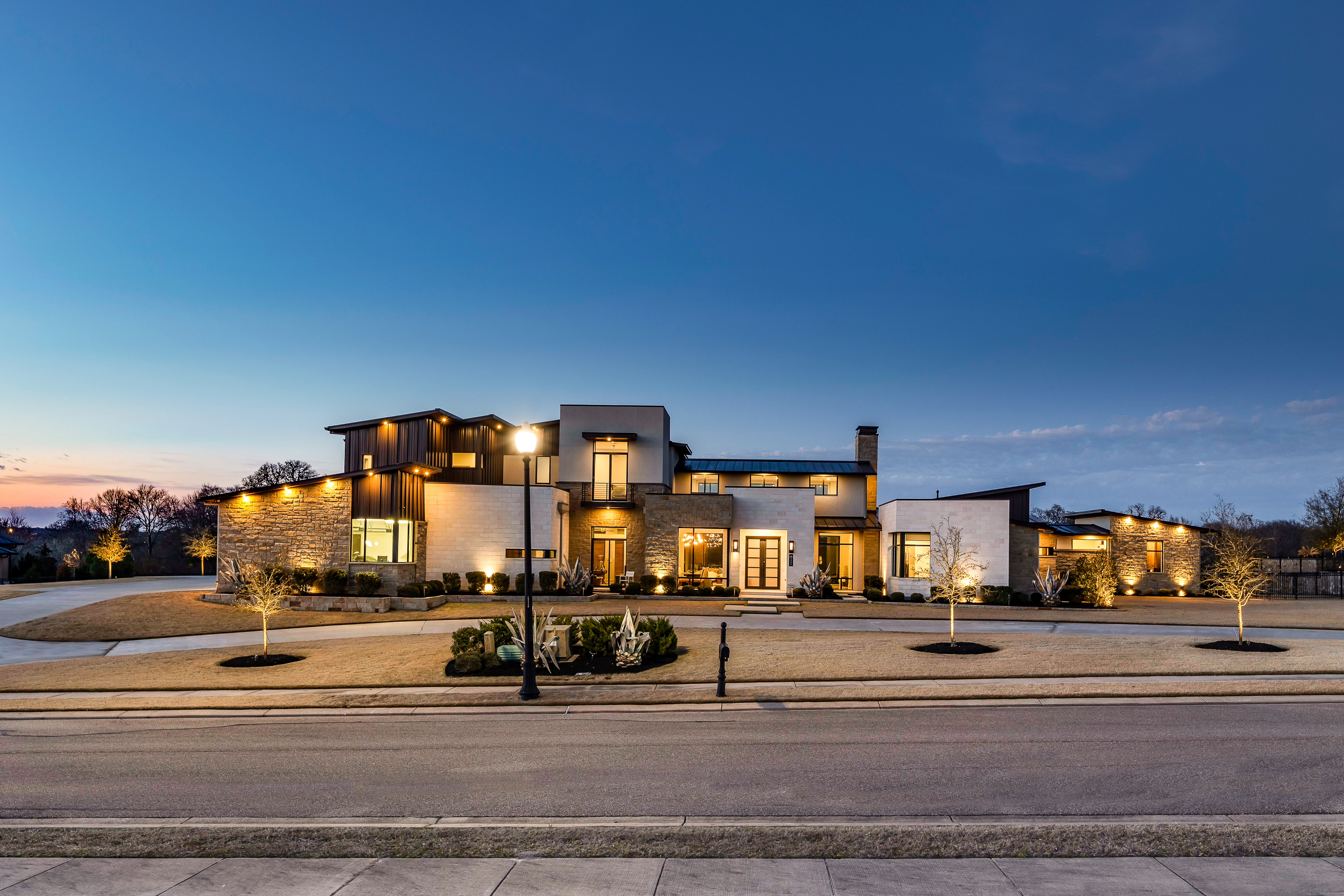 Just Listed! 3320 Sycamore Trail header image.