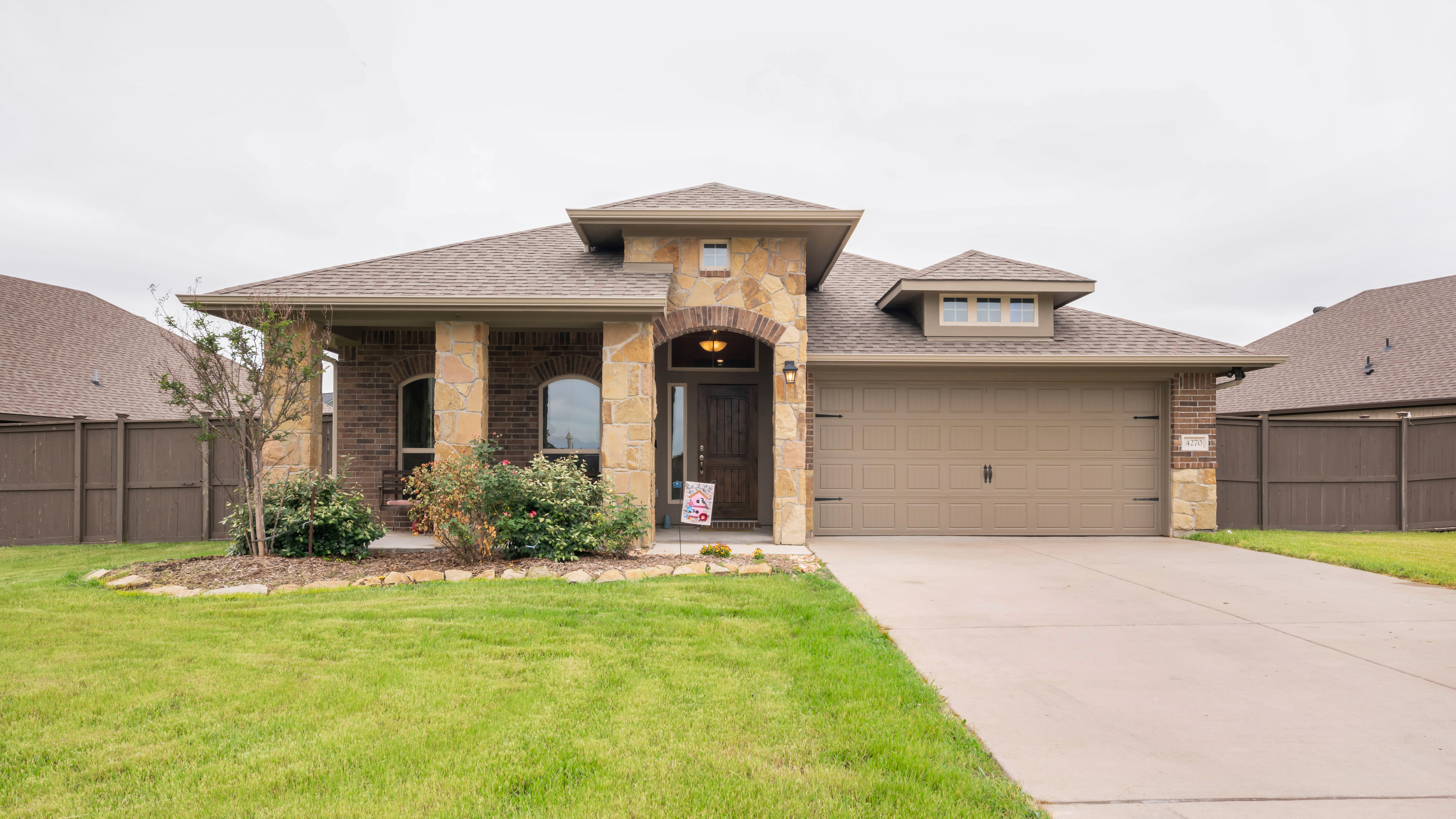 Just Listed! 4270 Harding Way header image.