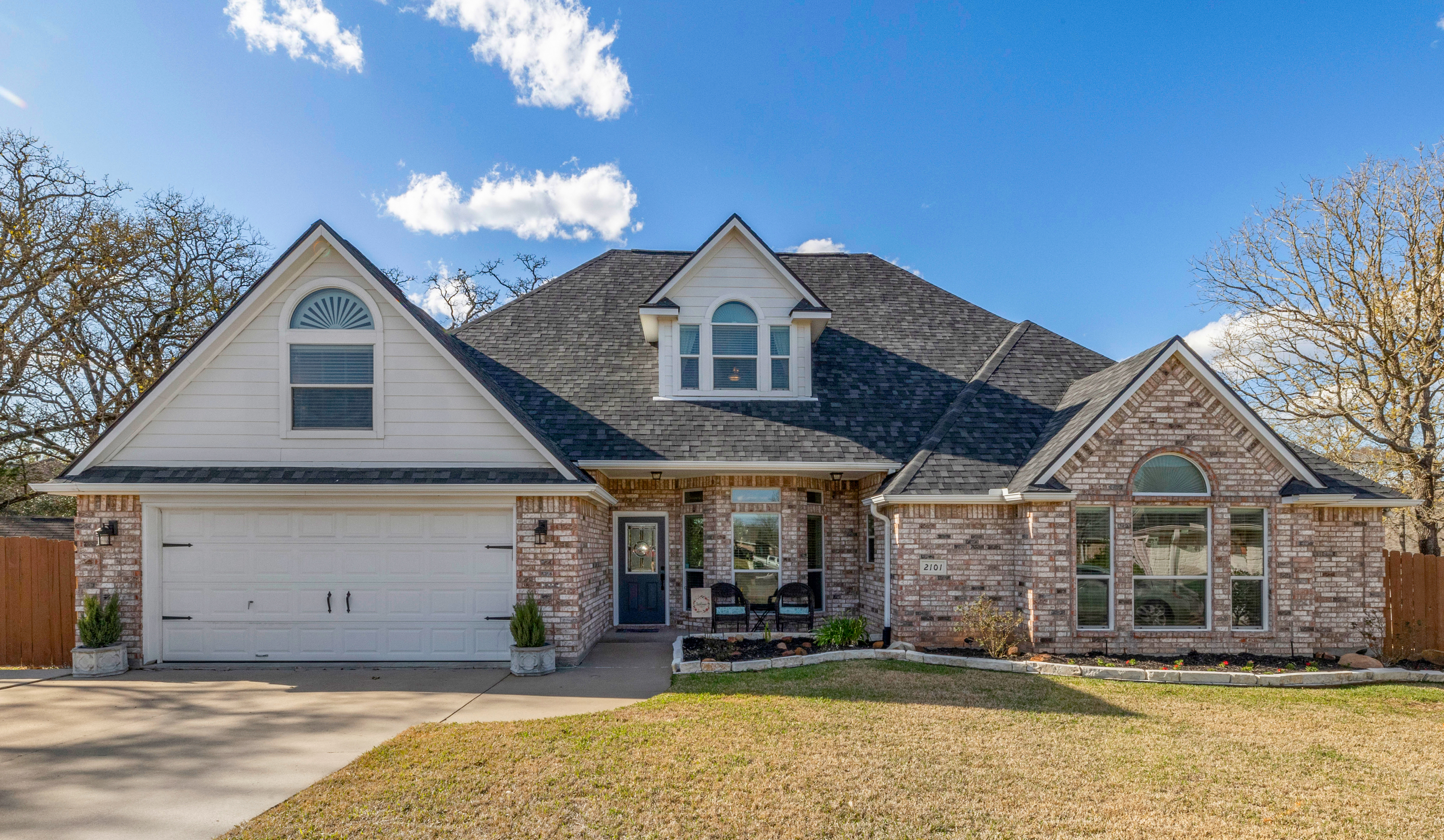 Just Listed! 2101 Williams Way header image.