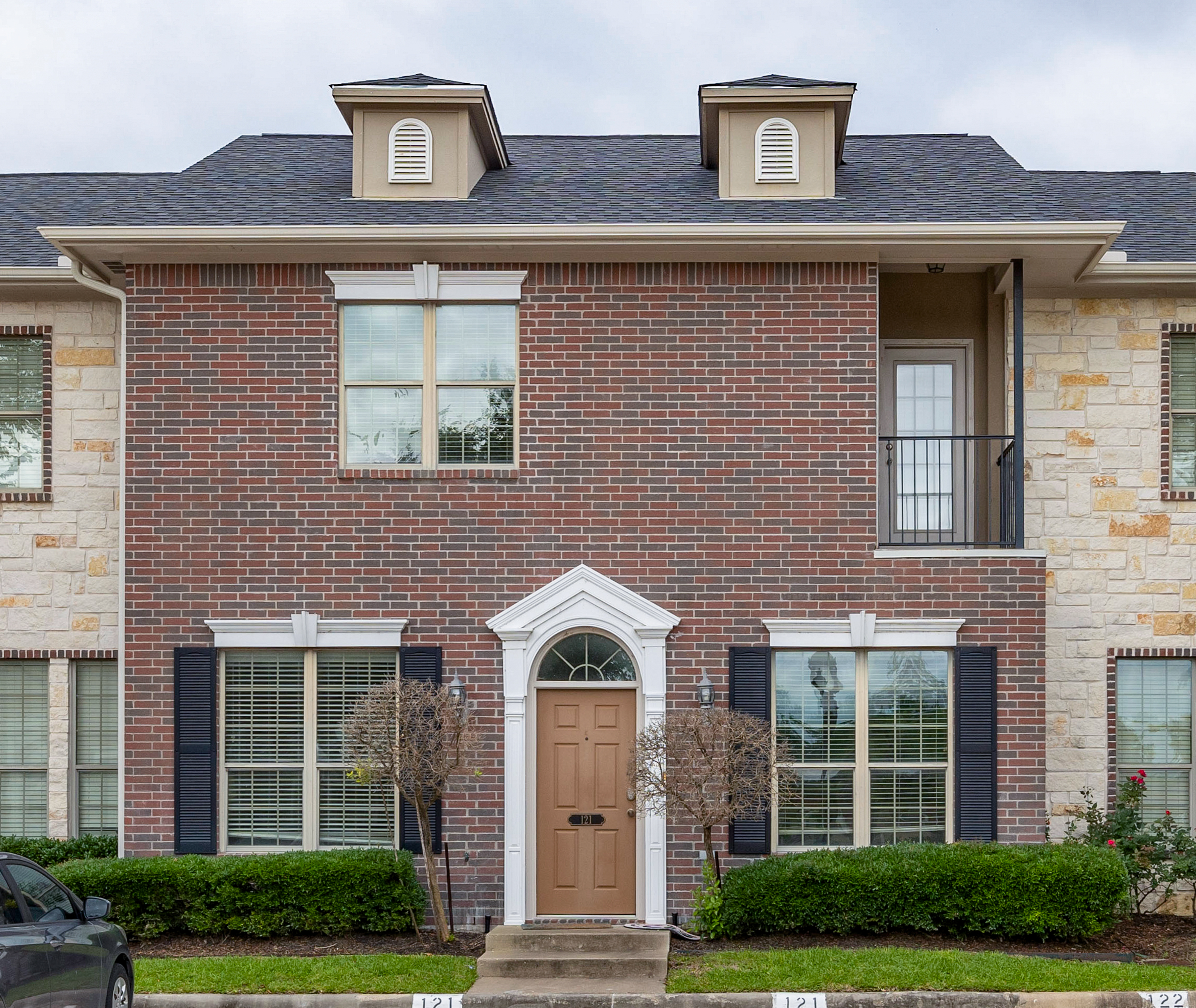 Just Listed! 121 Forest Drive header image.