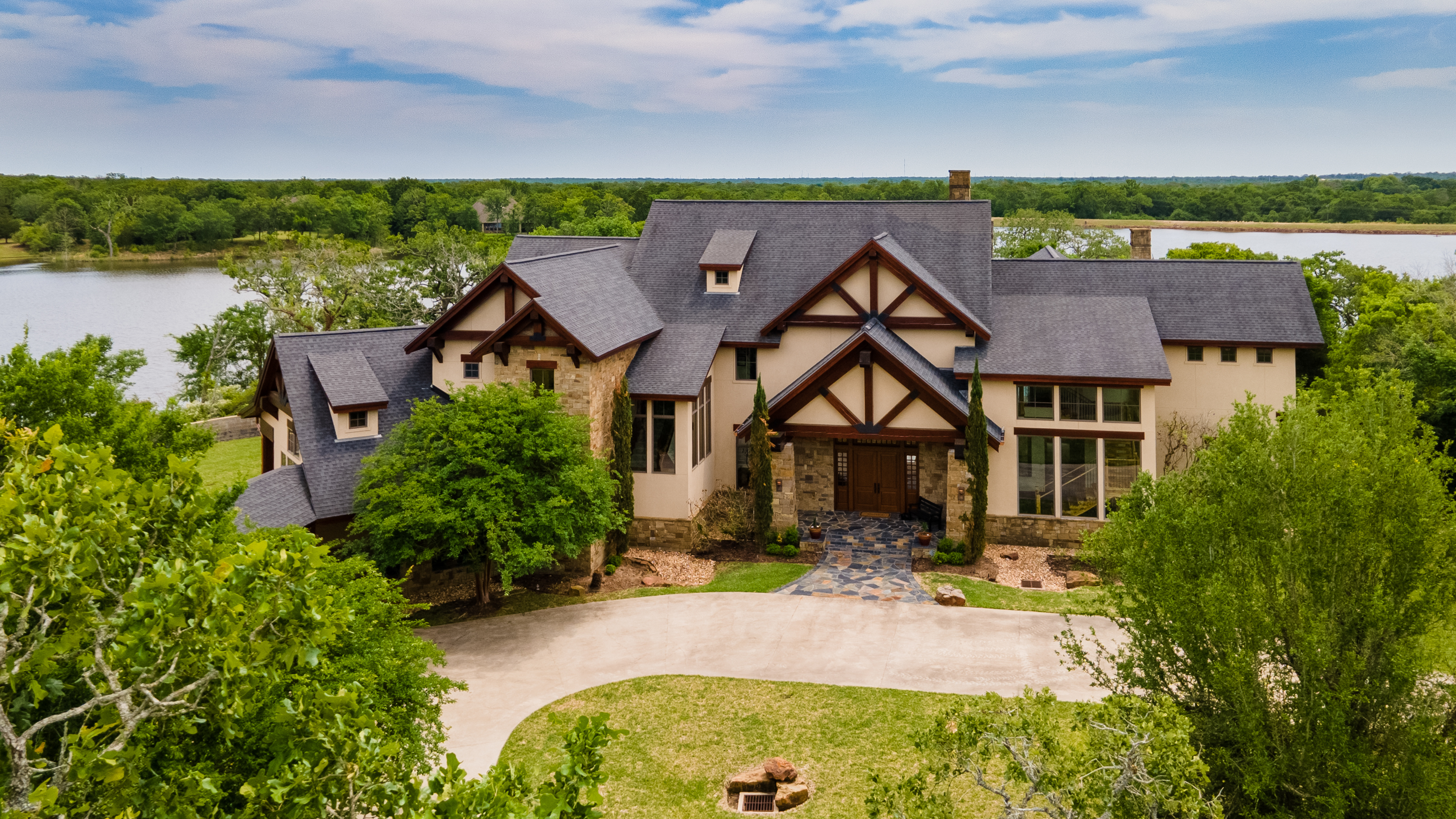 Just Listed! 3144 Arapaho Ridge header image.