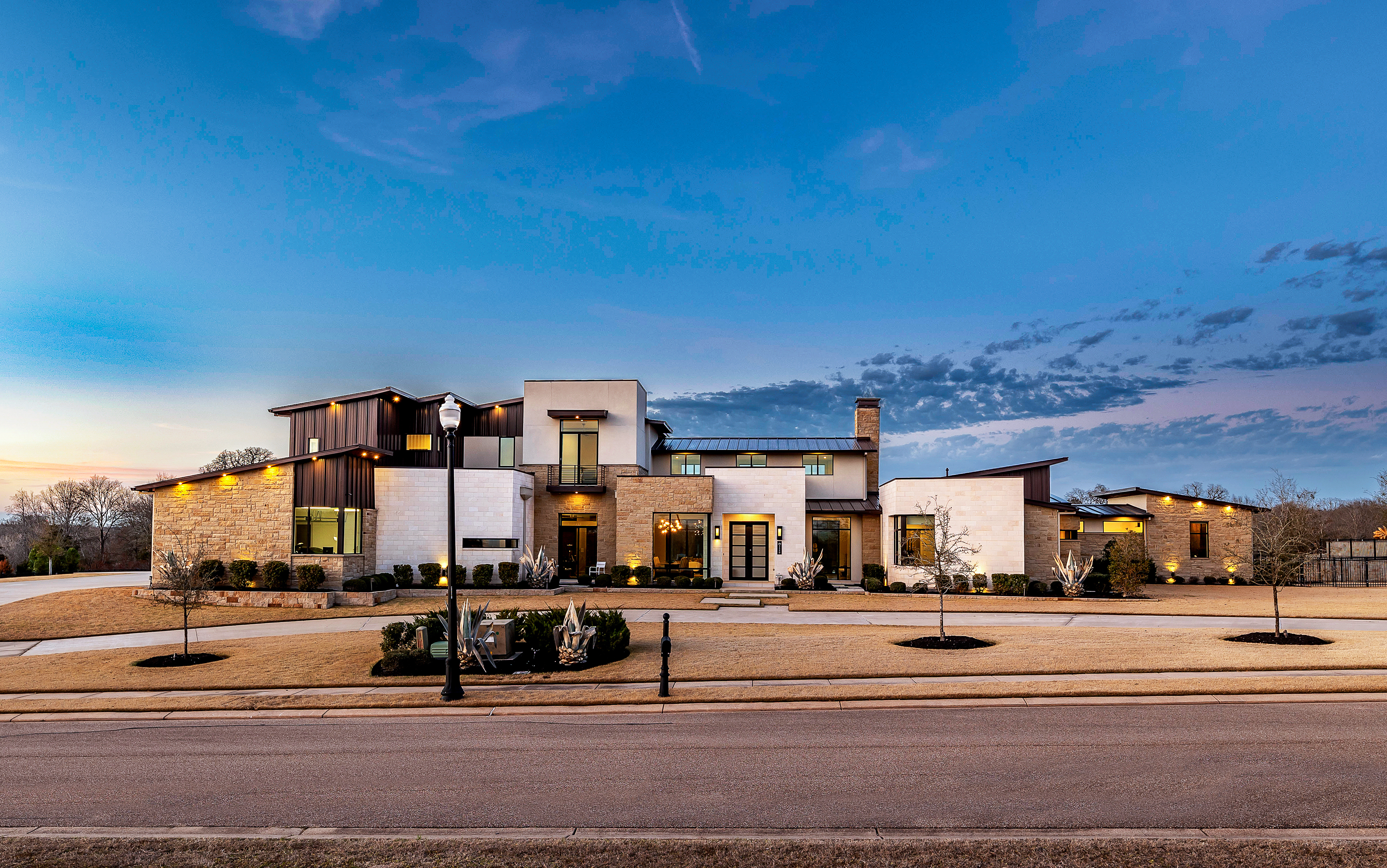 Just Listed! 3320 Sycamore Trail header image.