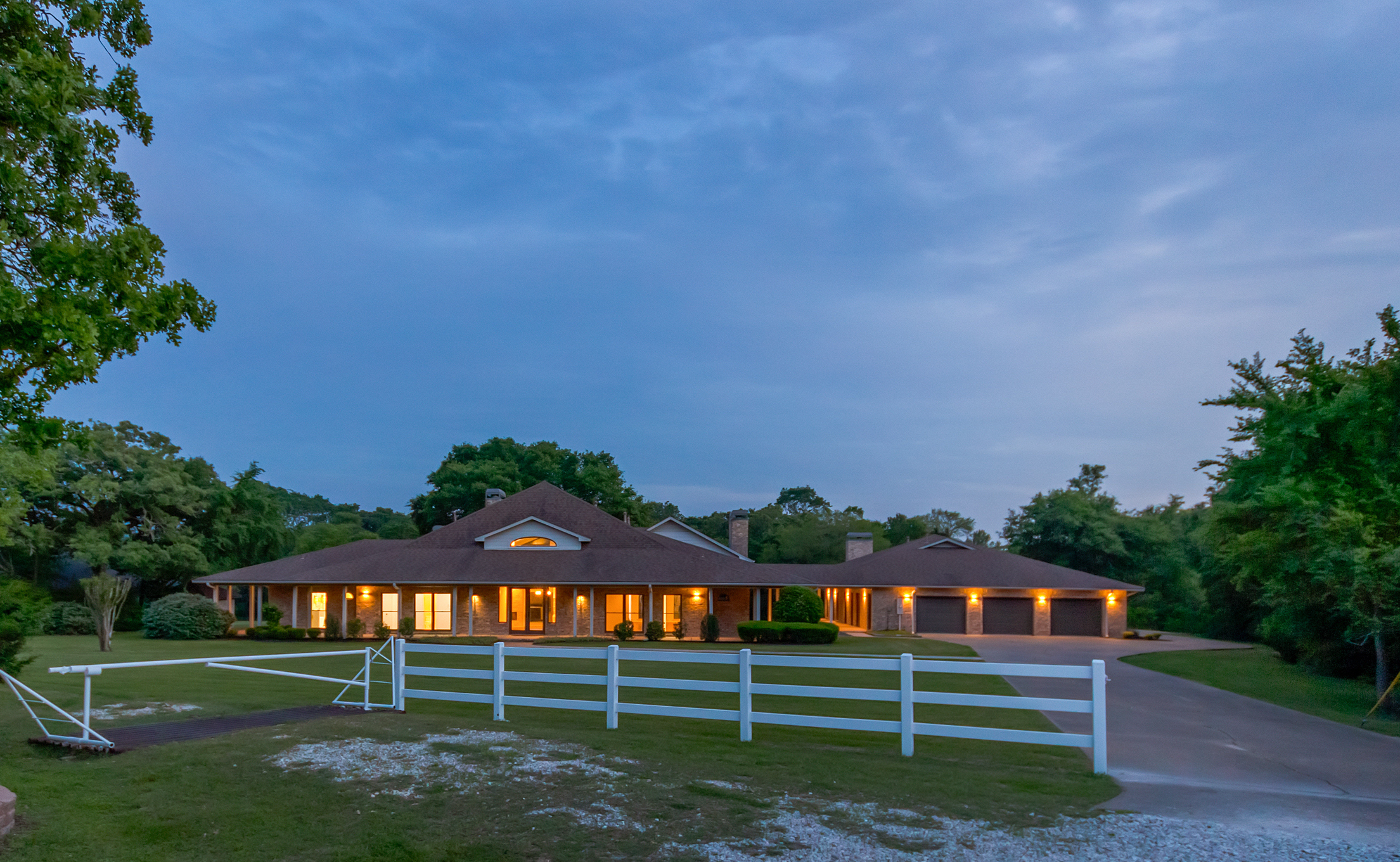 Just Sold! 5422 Cole Ln header image.