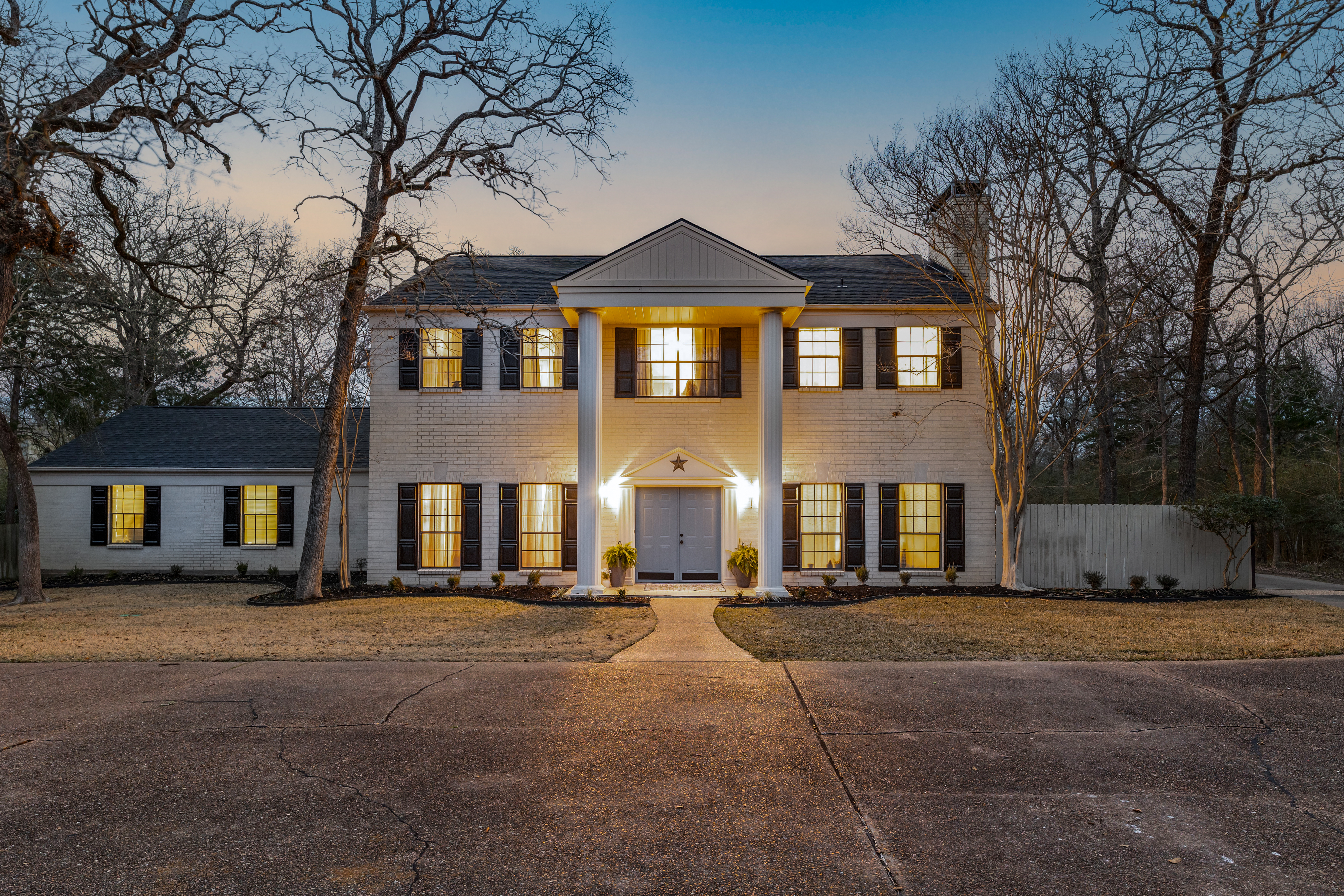 Just Listed! 1605 Frost Drive header image.