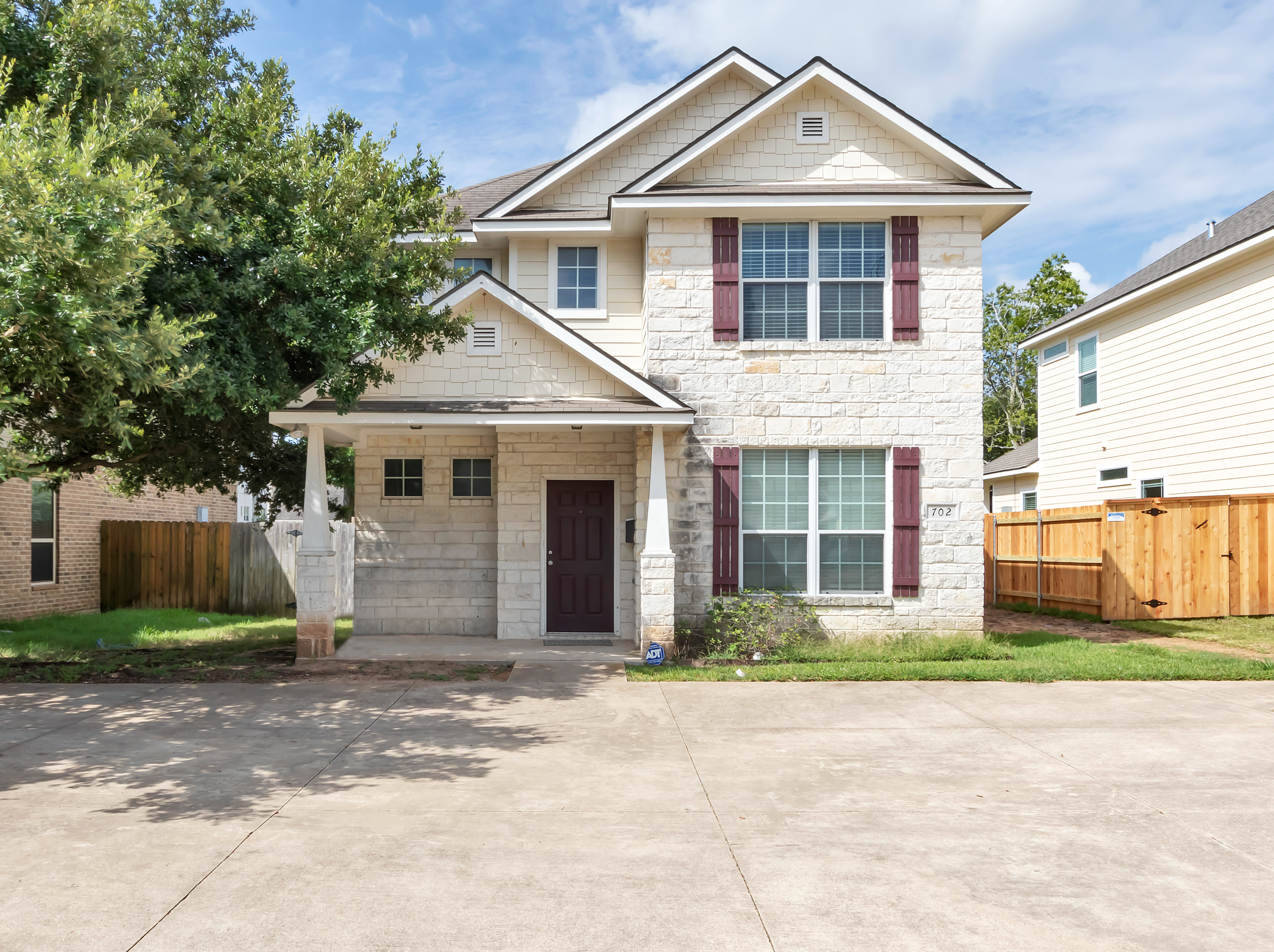 Sold! 702 Maryem St header image.