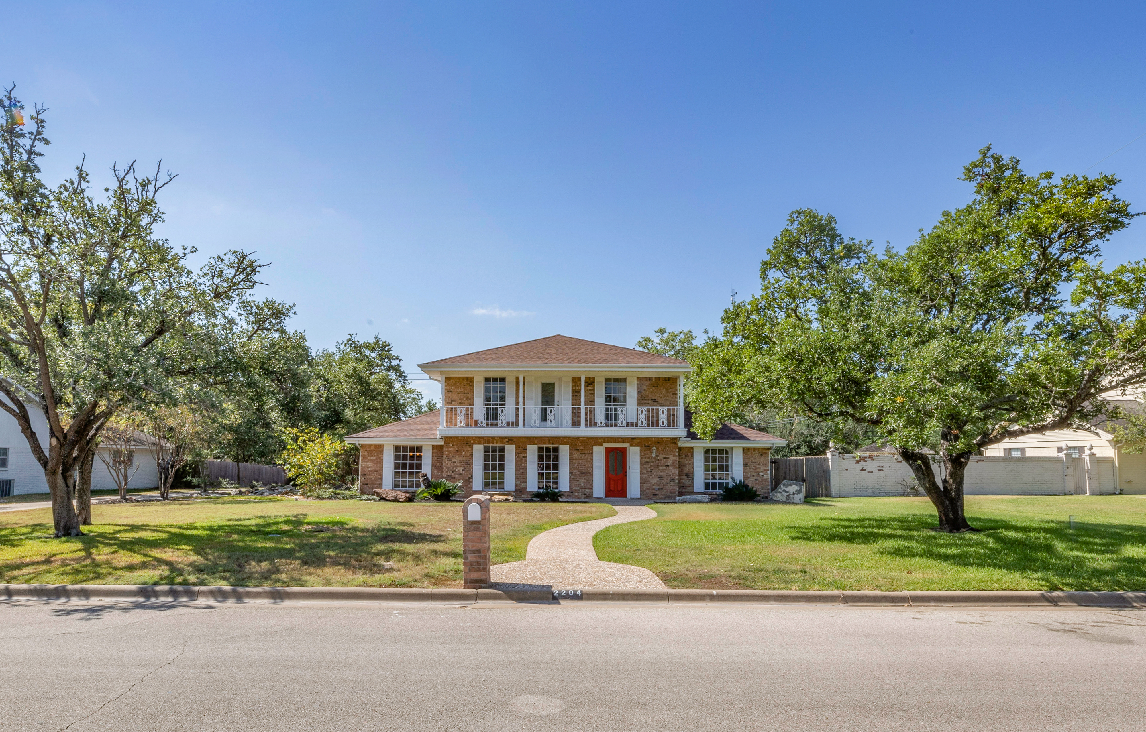 Just Listed! 2204 Briar Oaks header image.