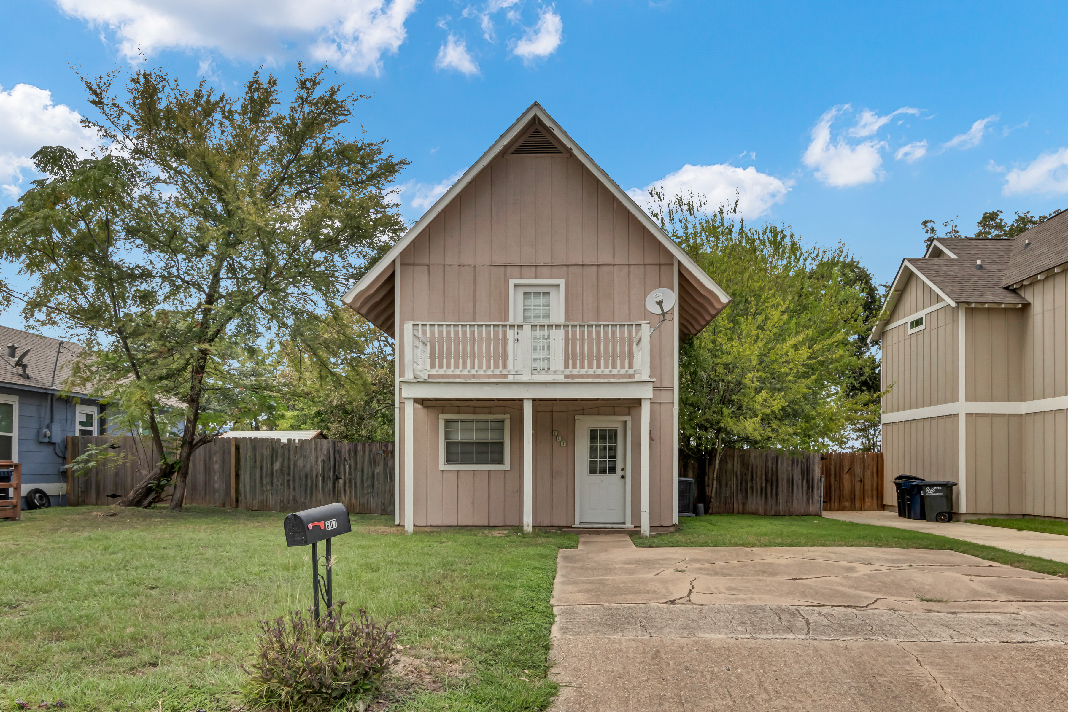 Just Sold! 607 Peyton St header image.