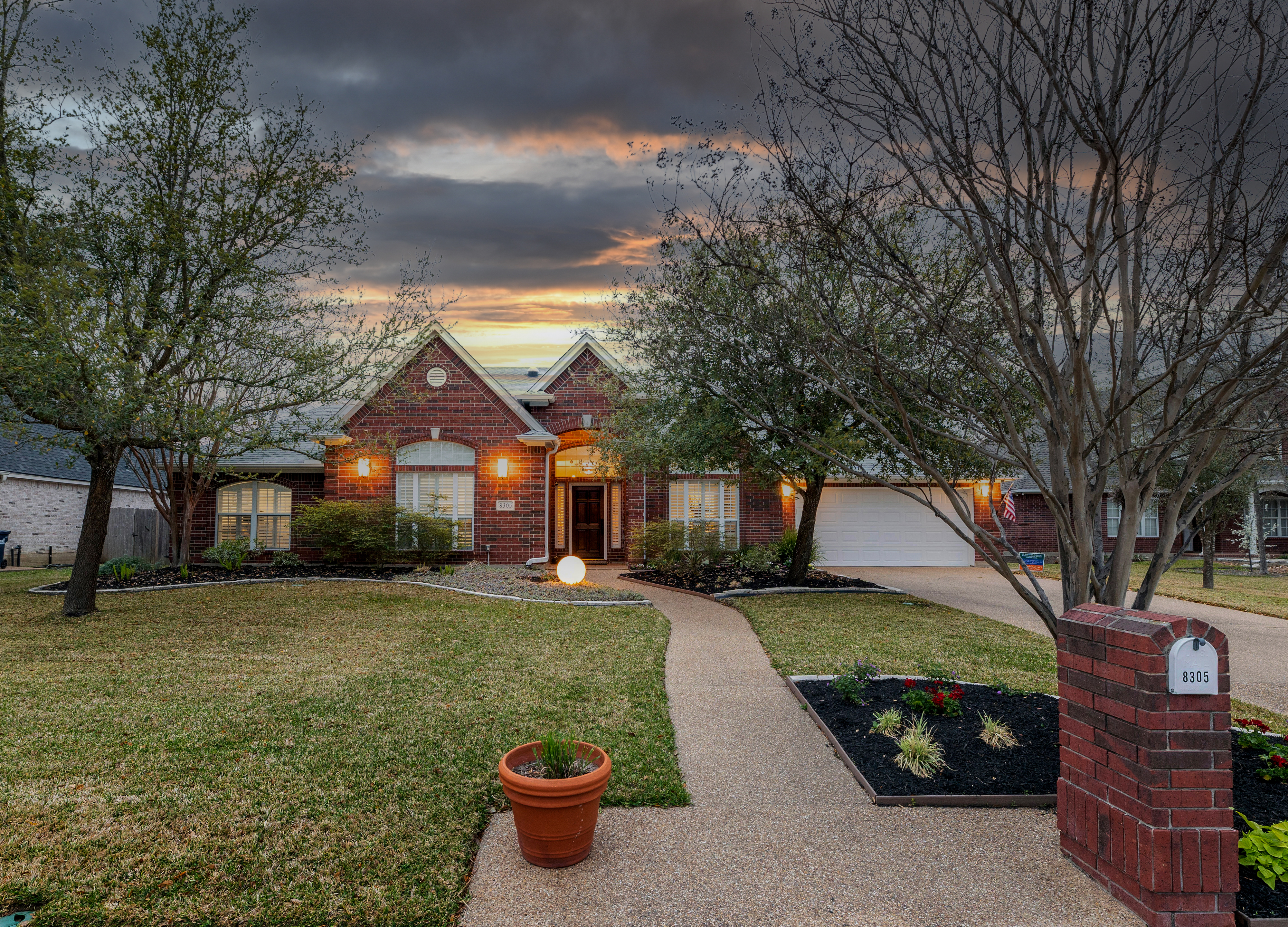 Just Listed! 8305 Wildewood Cir header image.