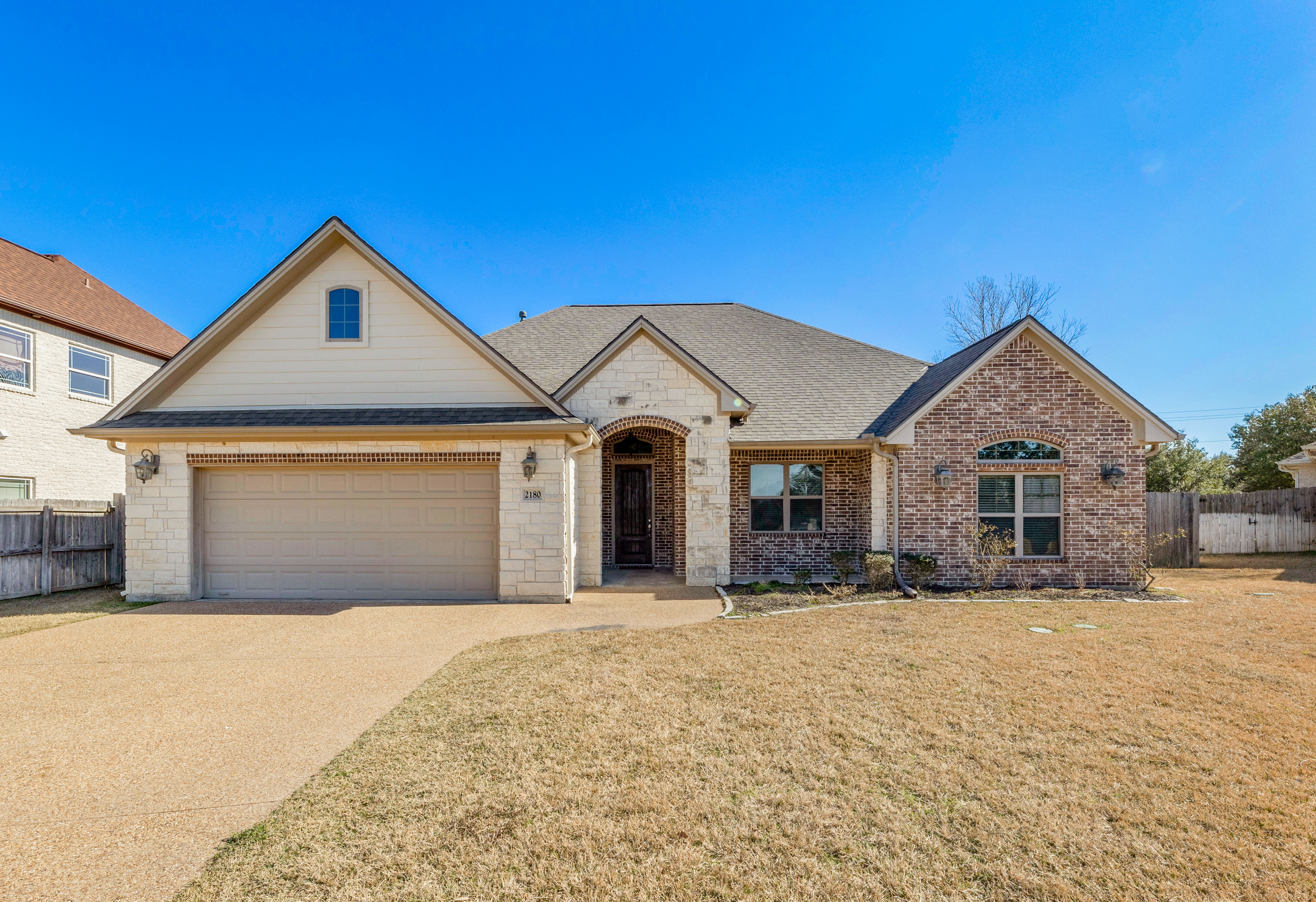 Just Listed! 2180 Chestnut Oak Cir header image.