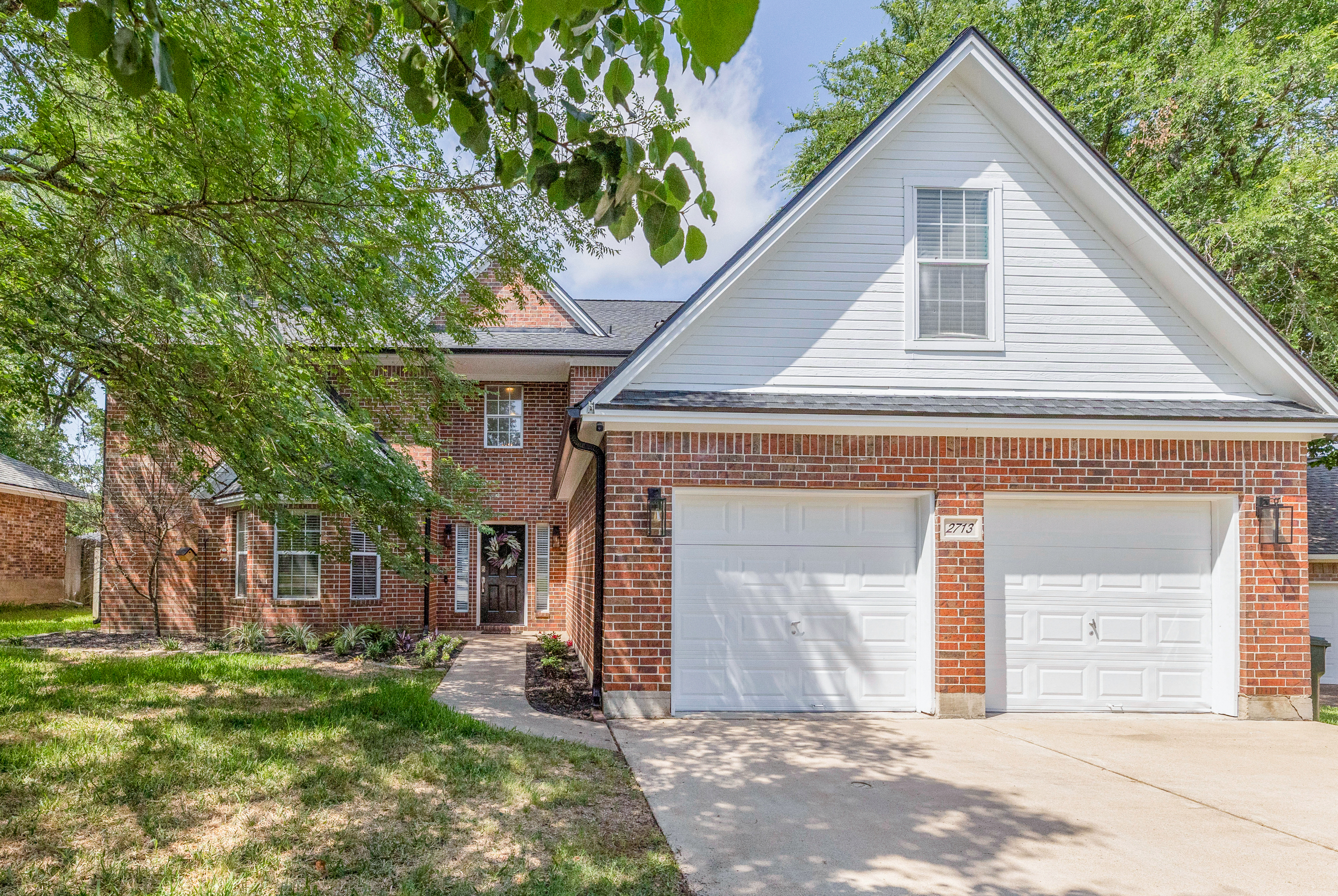 Just Listed! 2713 Bayberry Ct header image.