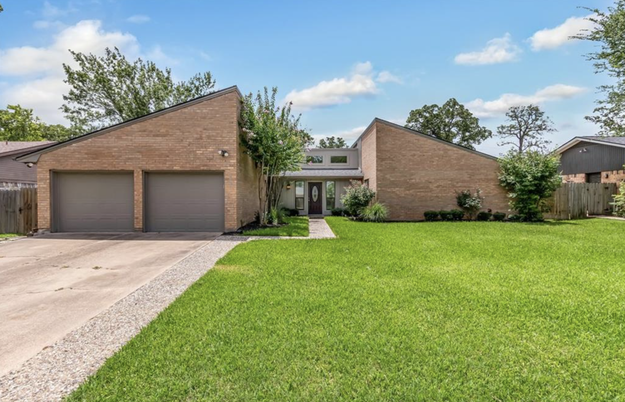 Just Sold | 2606 Clearwood (Represented Buyer) header image.