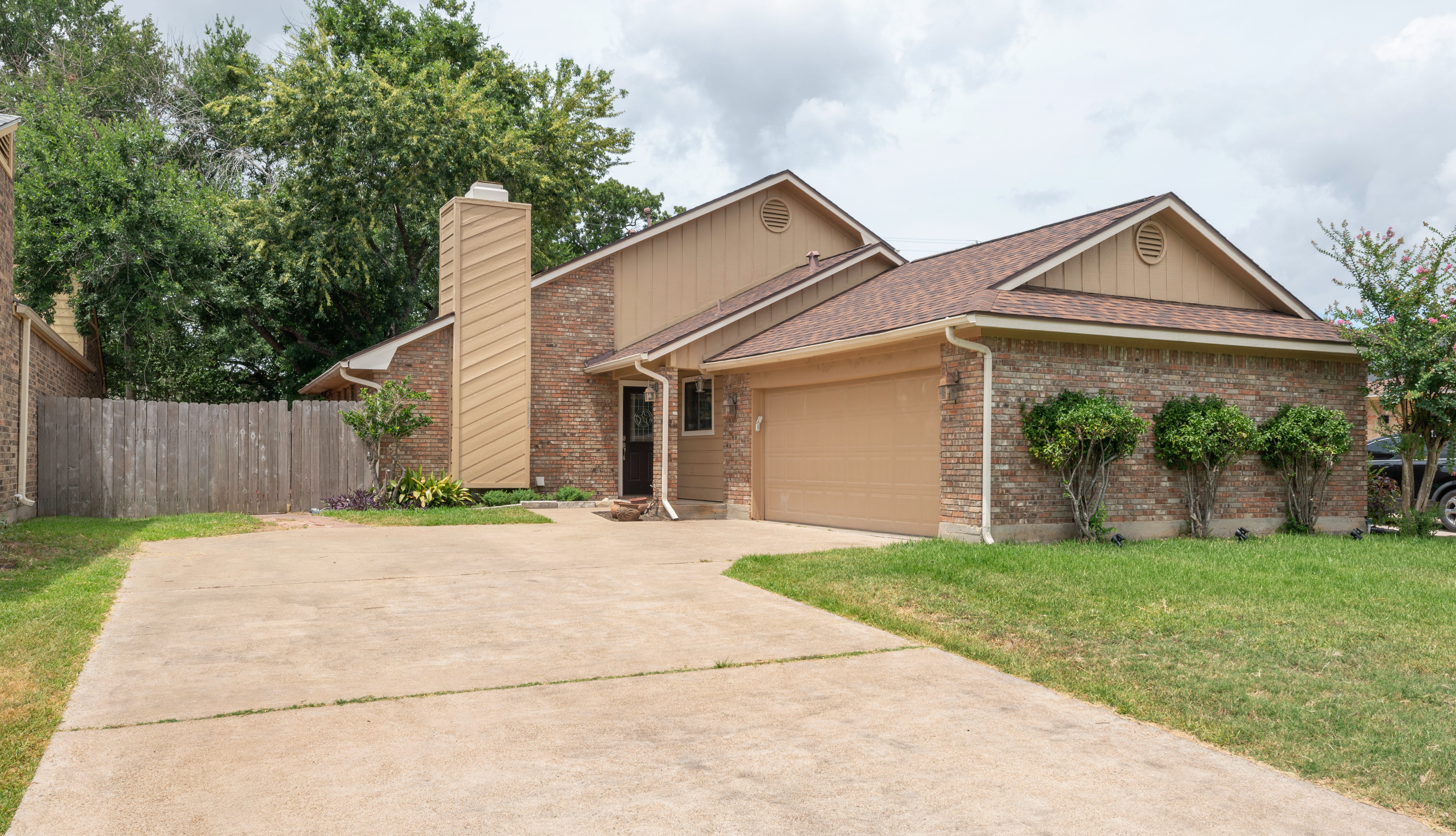 Just Listed! 8902 Driftwood Drive header image.