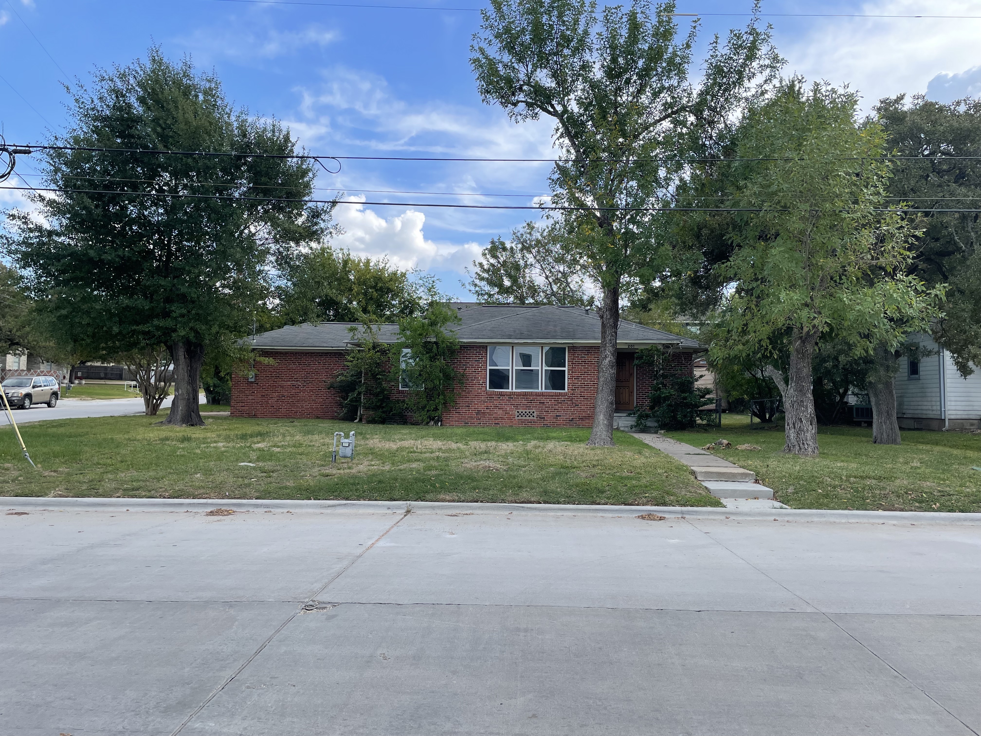 Just Listed! 201 Fairway Drive header image.