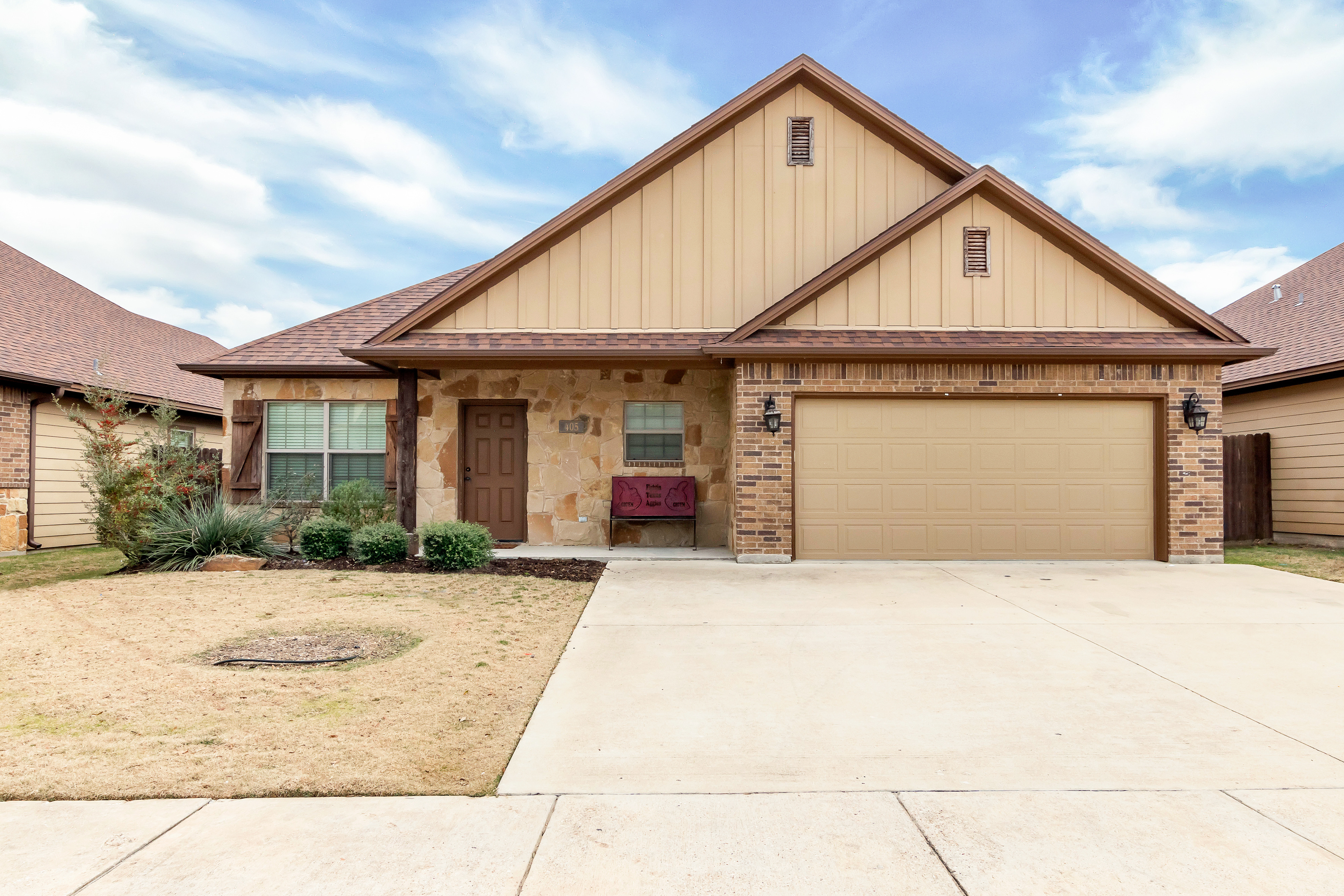 Just Sold | 405 Hayes Ln header image.