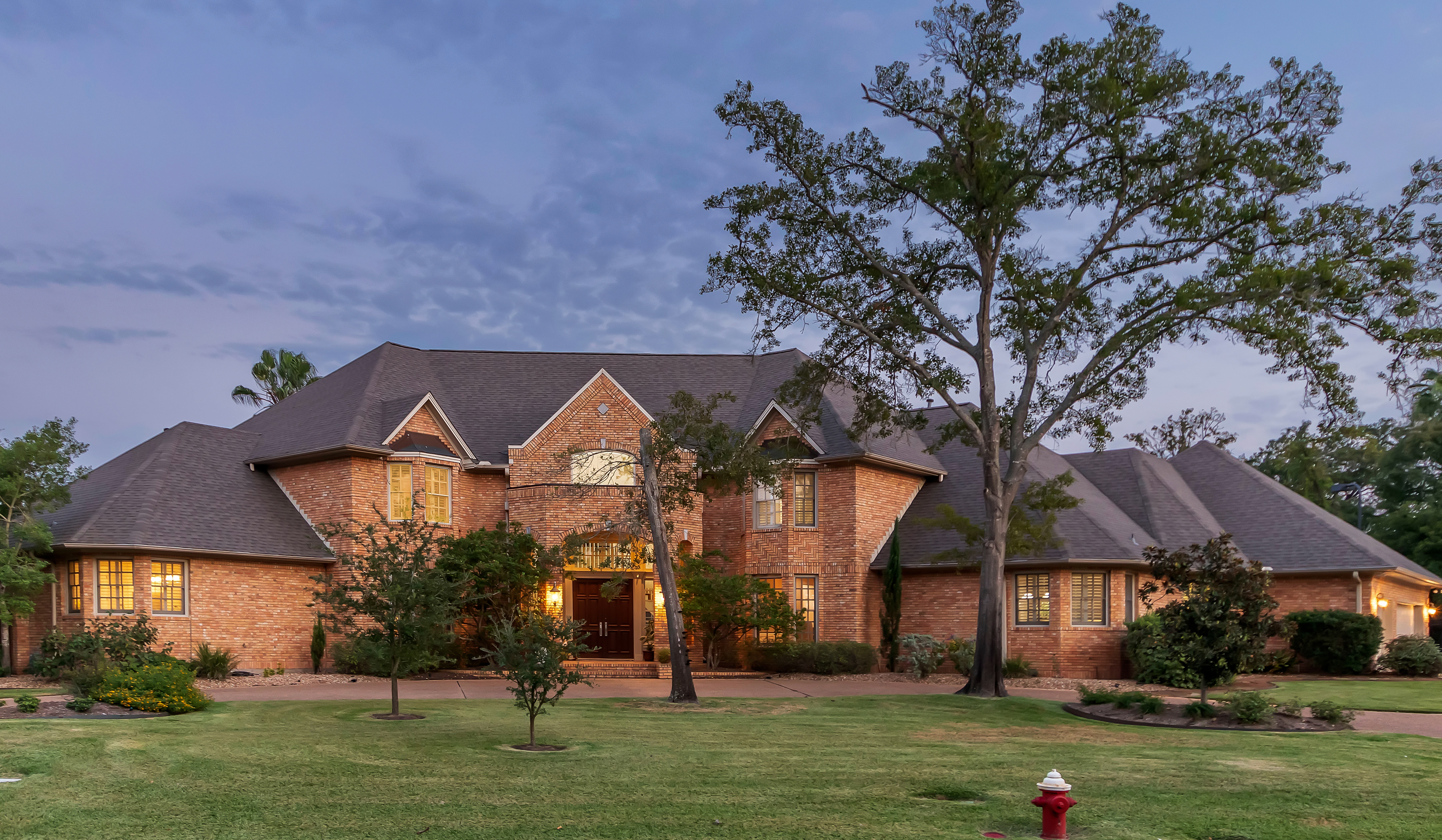 New Luxury Listing | 904 Gail Pl header image.
