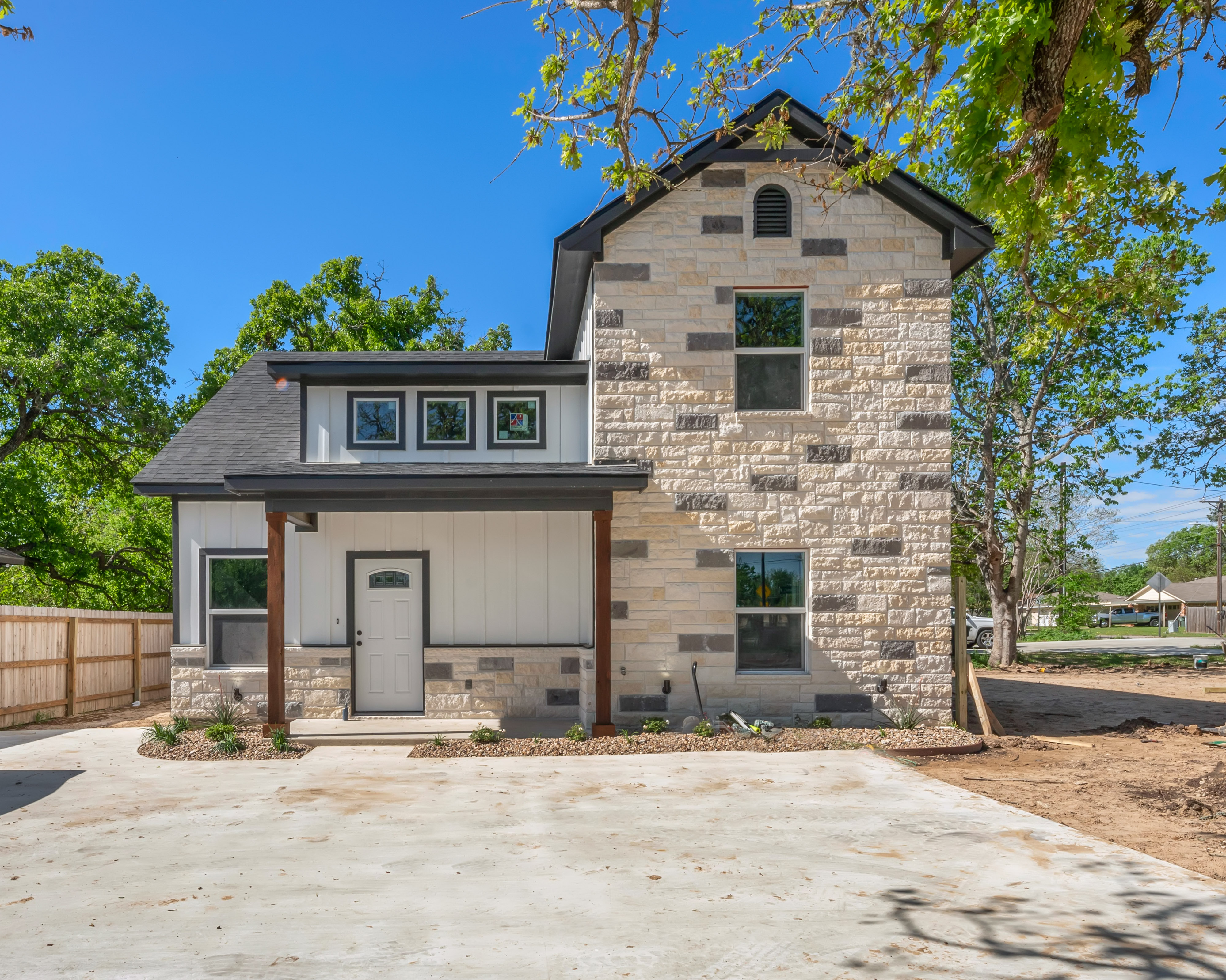 Just Listed! 4232 Old Hearne Rd header image.