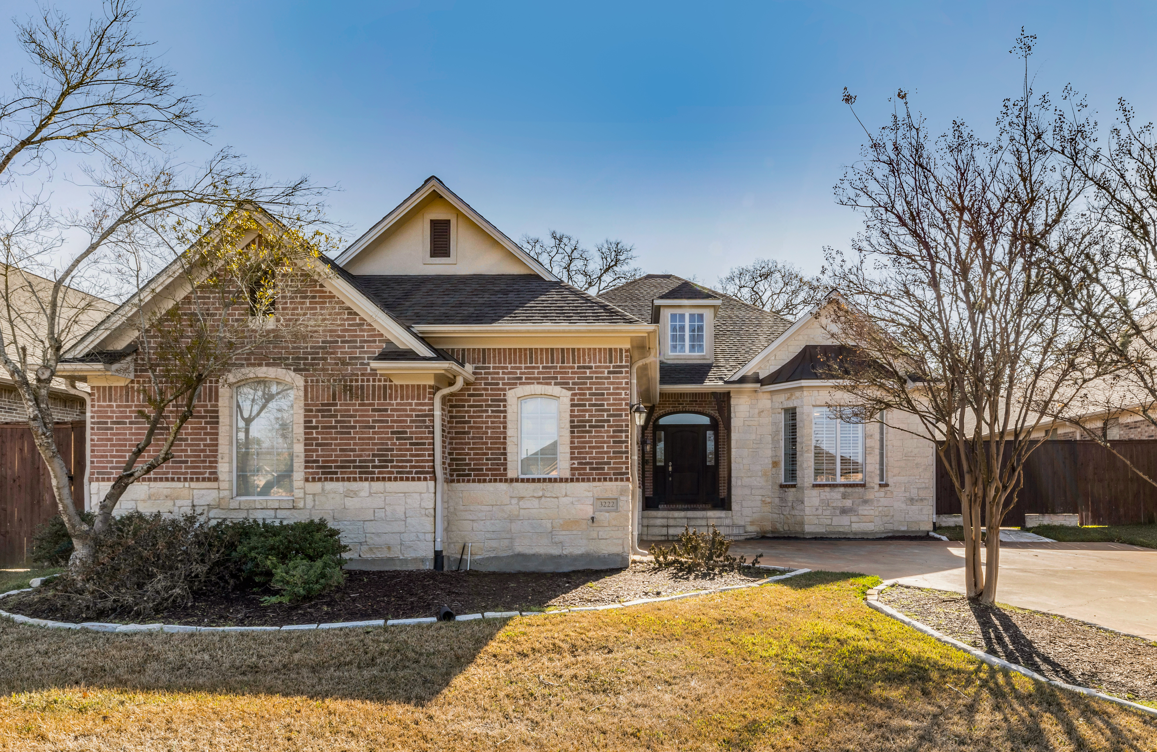 Just Listed! 3222 Walnut Creek Court header image.