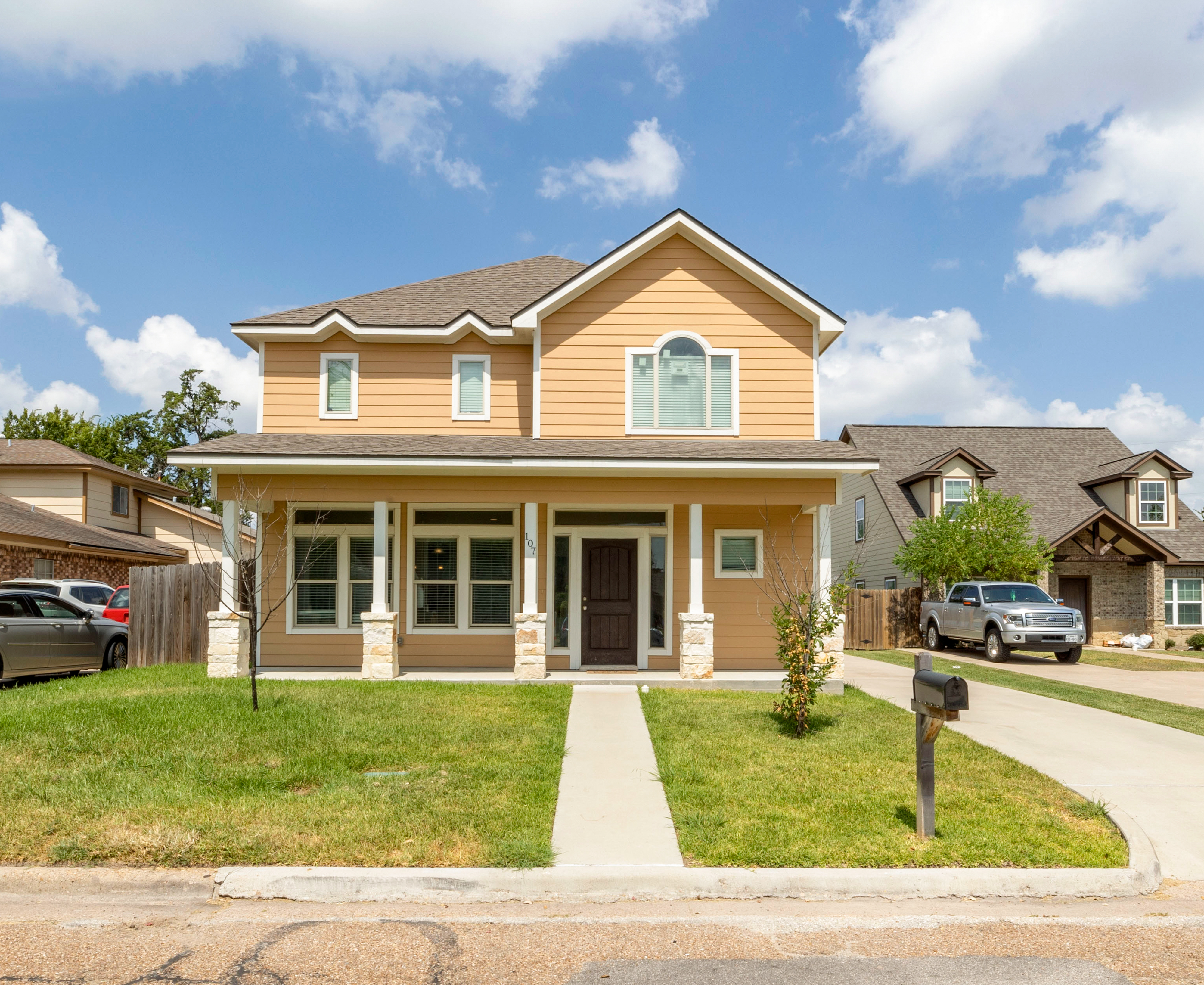 Just Listed! 107 Southland header image.