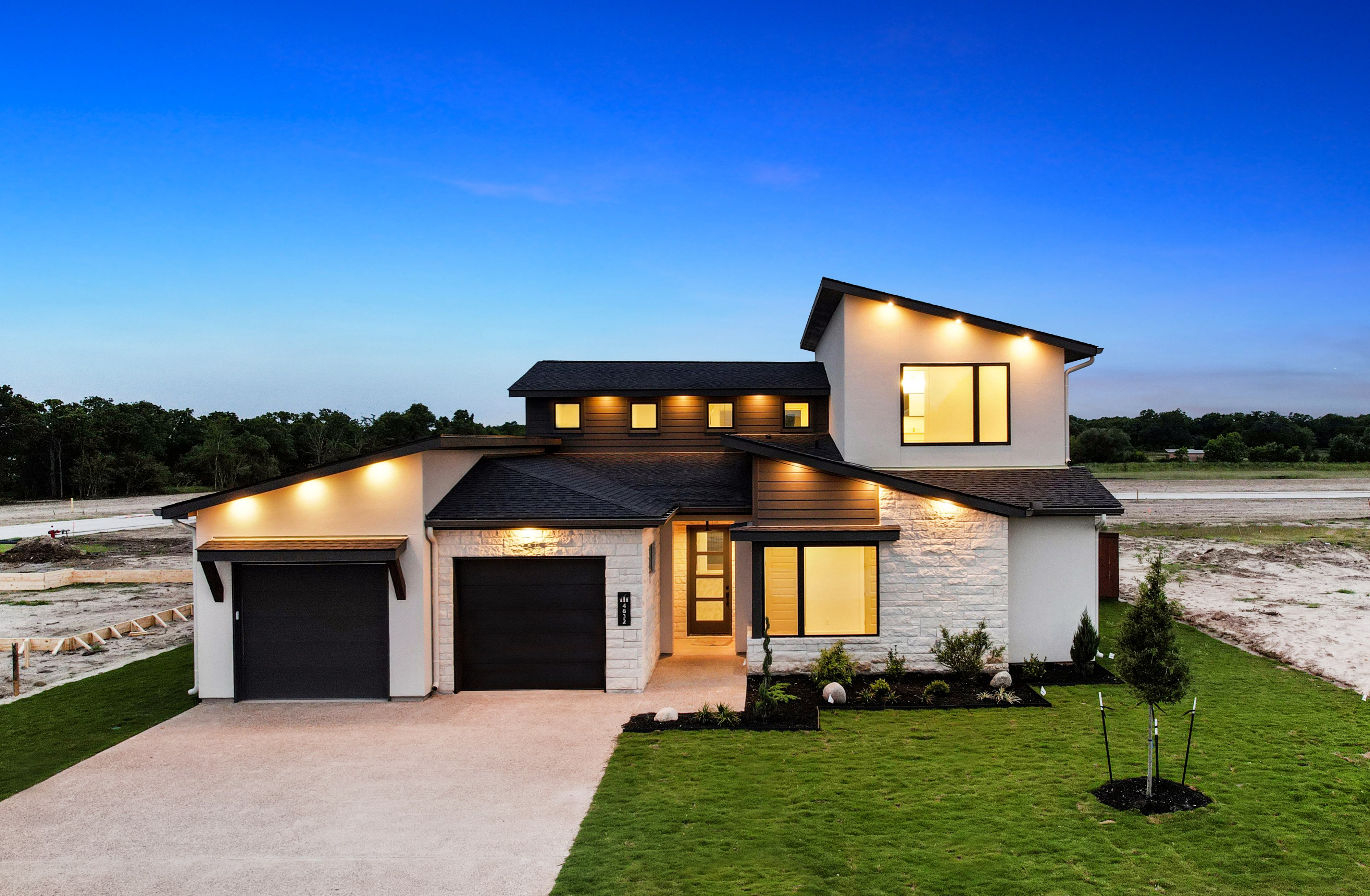 Move In Ready! 4832 White Ash Ct header image.