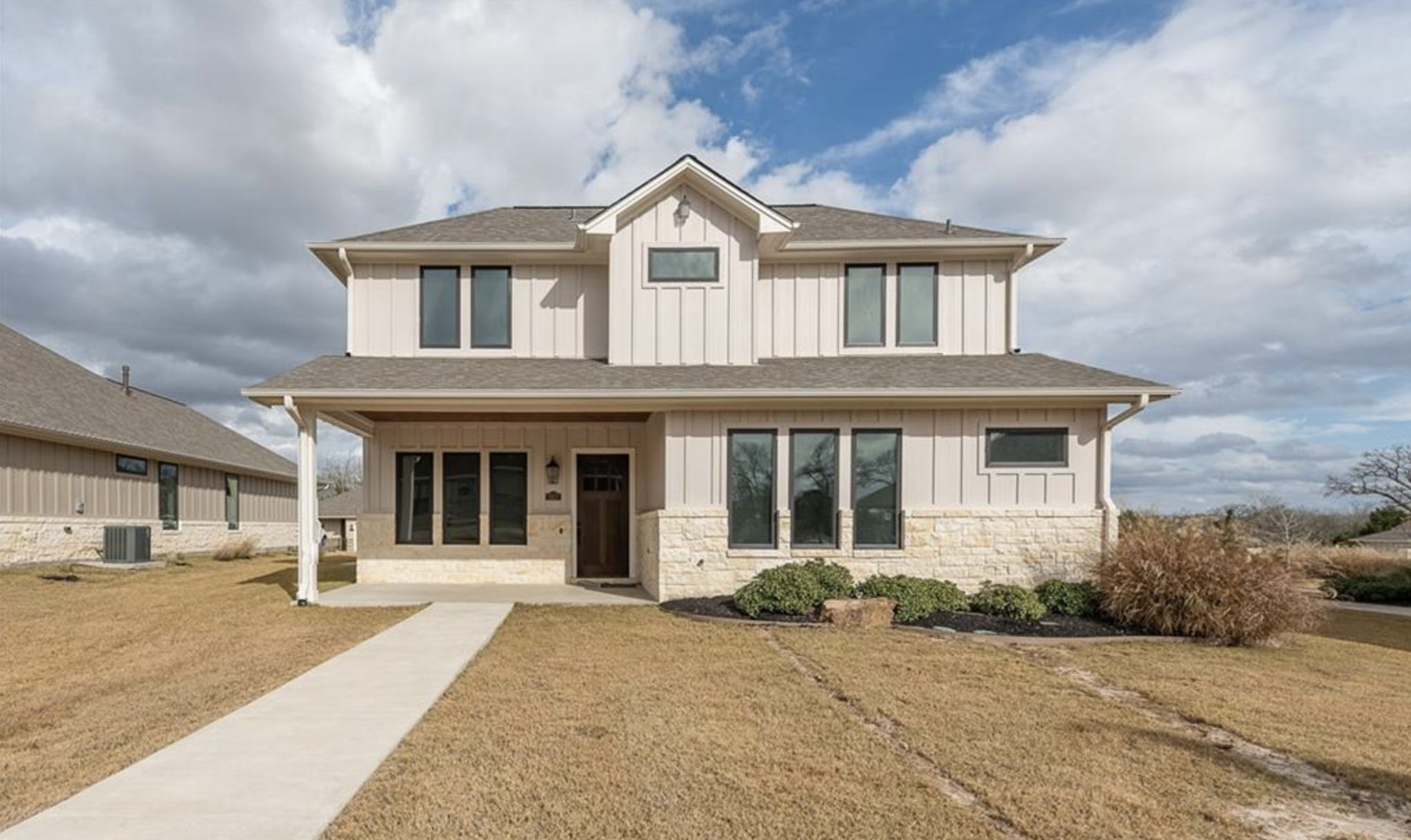 Just Sold! 2817 & 2818 Maroon Ct header image.