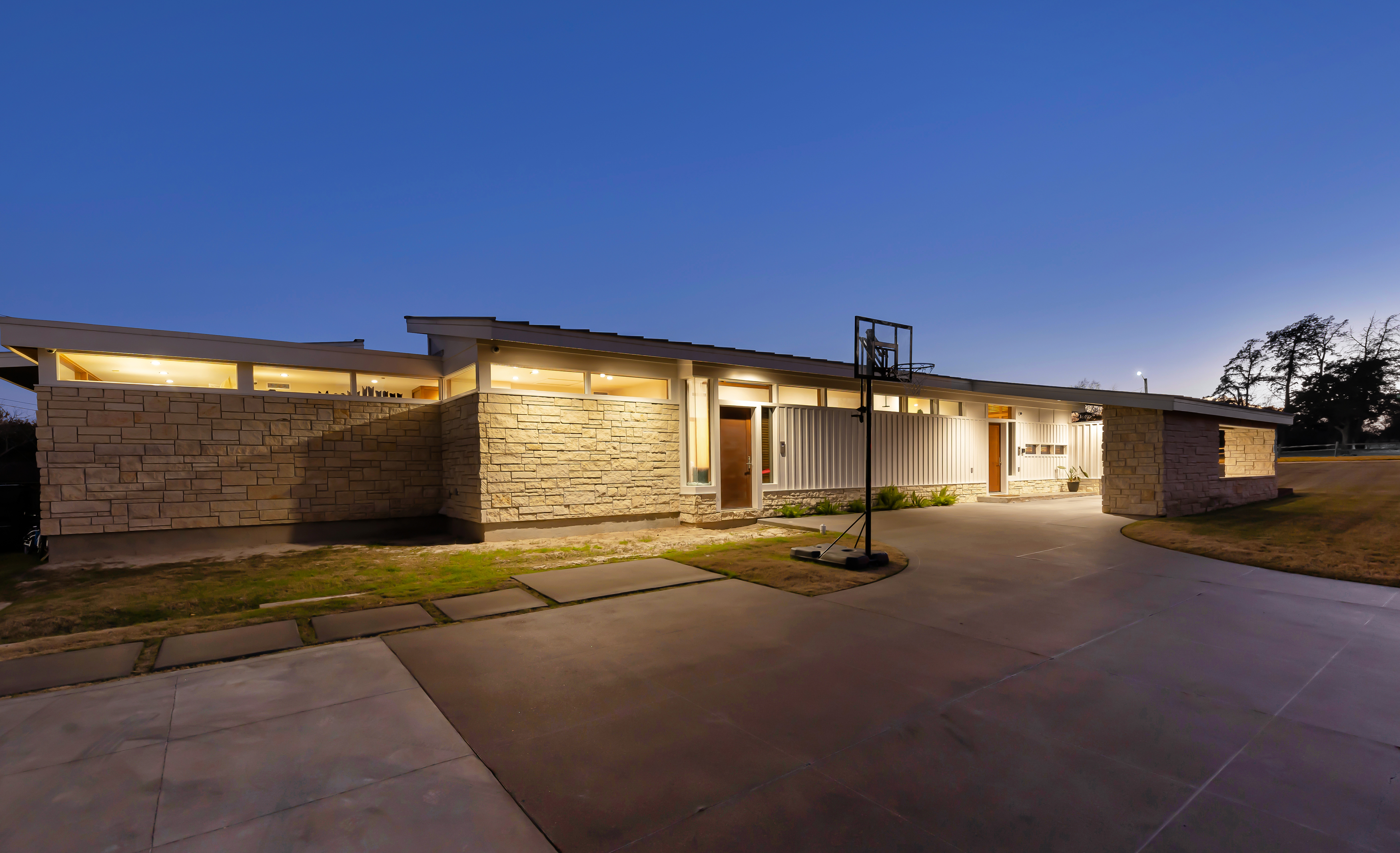 Just Sold! 801 Tanglewood Dr, Bryan, TX 77802 header image.