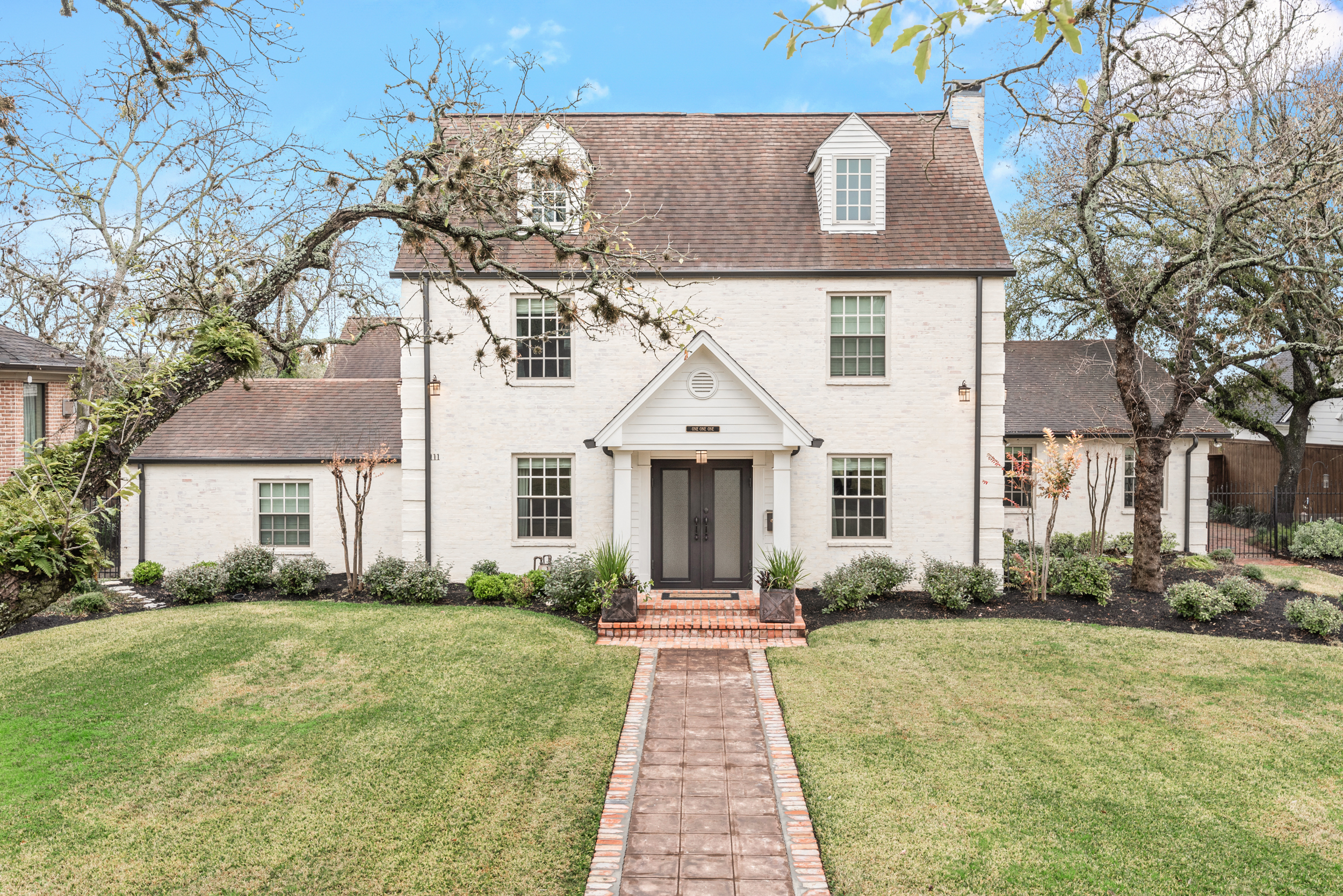 Just Listed! 111 Lee Avenue header image.