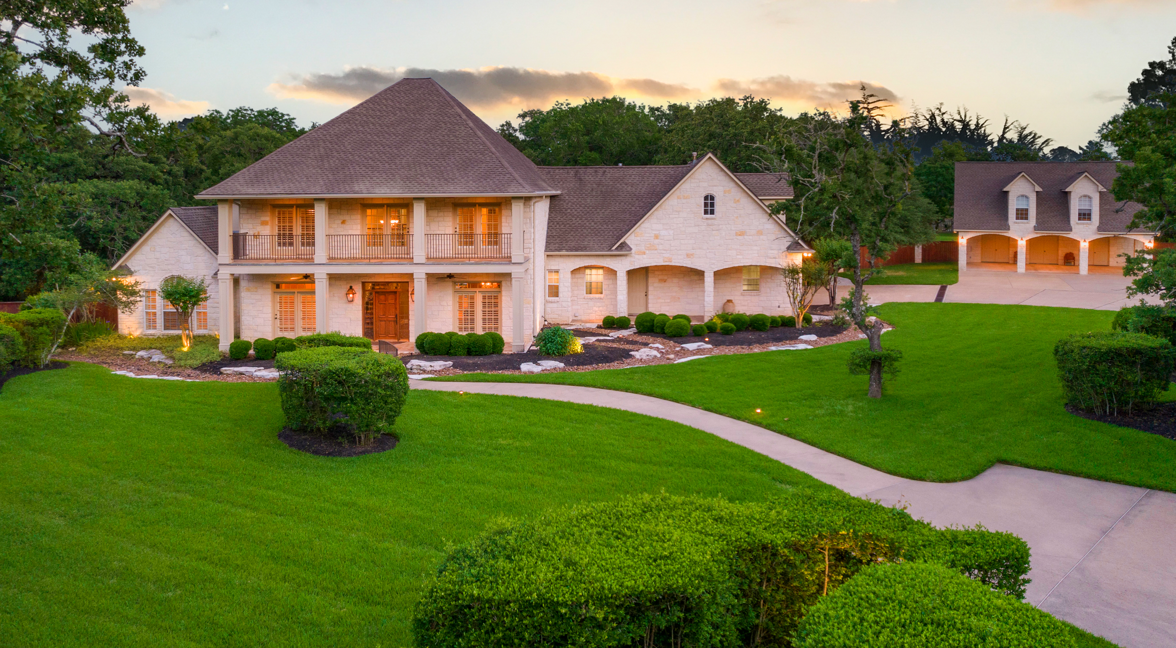 Just Listed! 1506 Andover Ct header image.