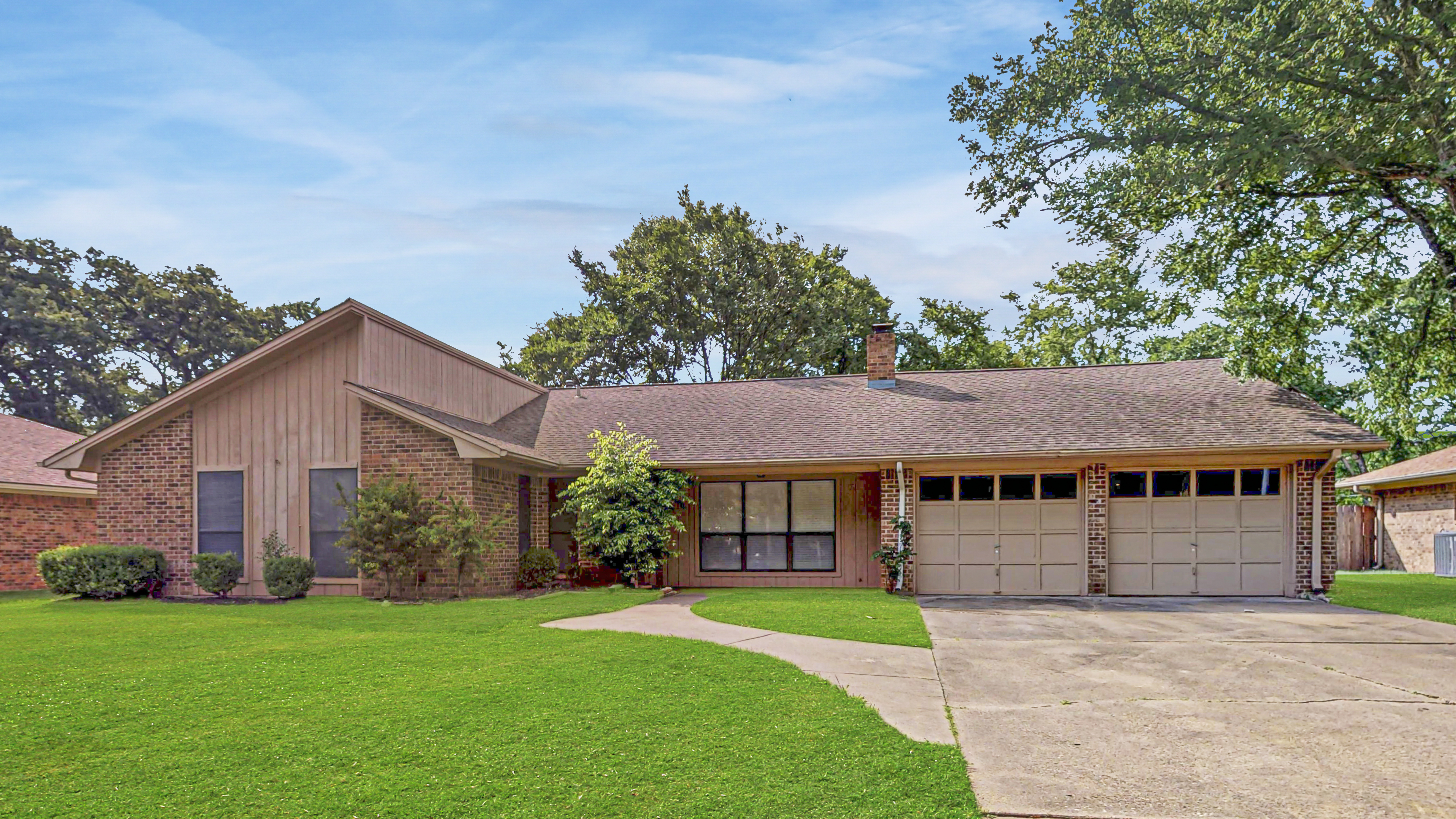 Just Listed! 2612 Spicewood Court header image.