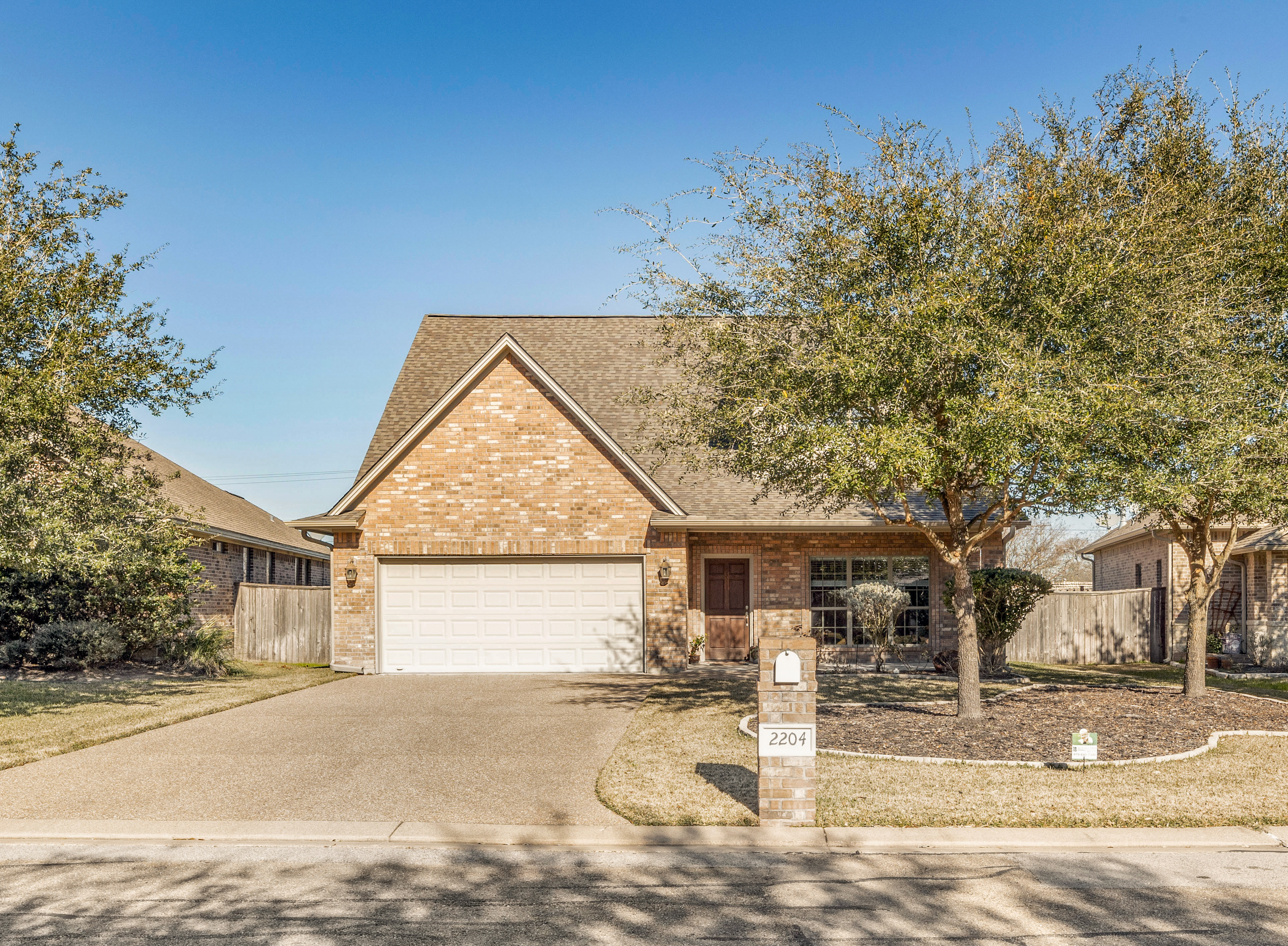 Just Listed! 2204 Carlisle Court header image.