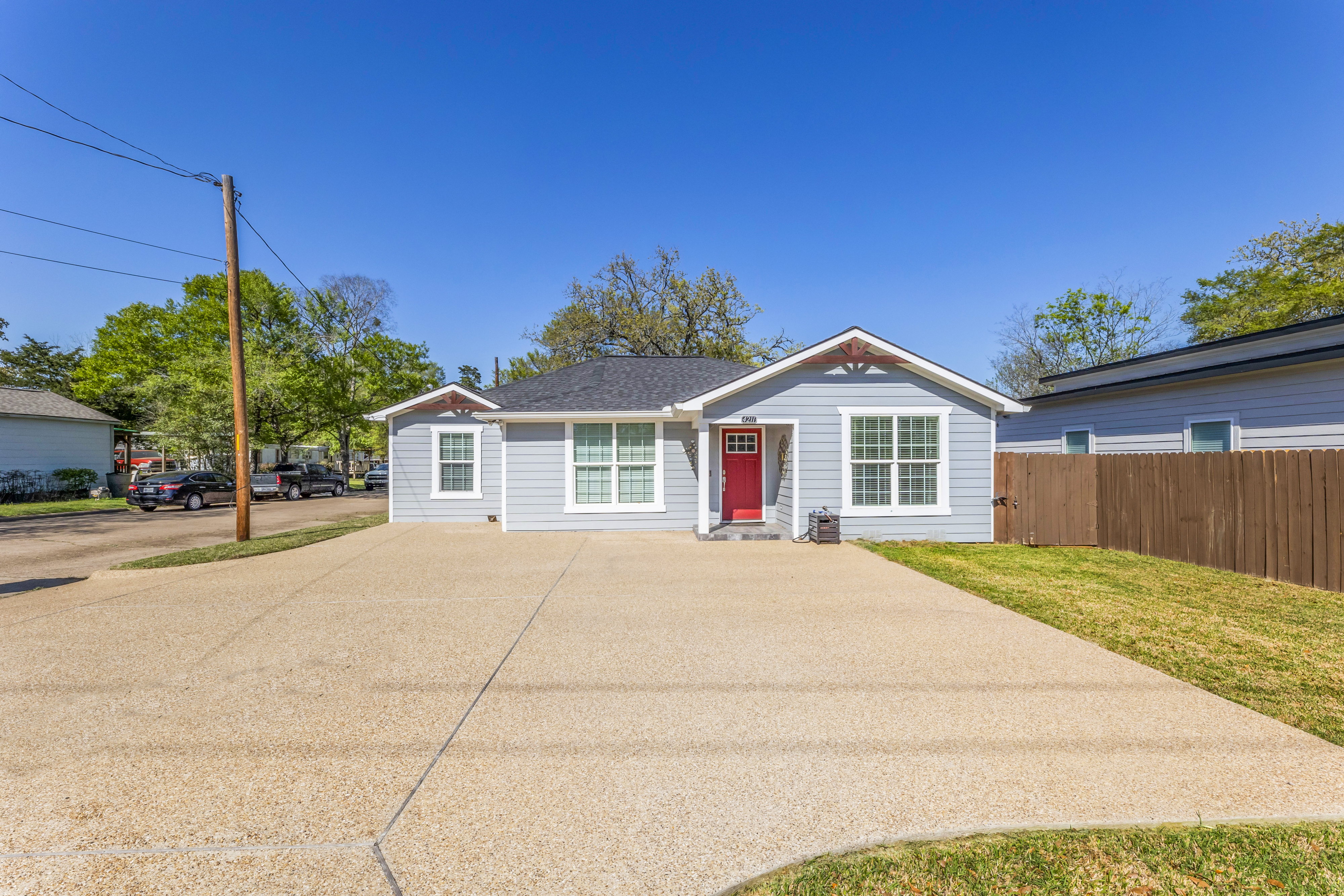 Just Listed! 4211 North Texas Ave header image.