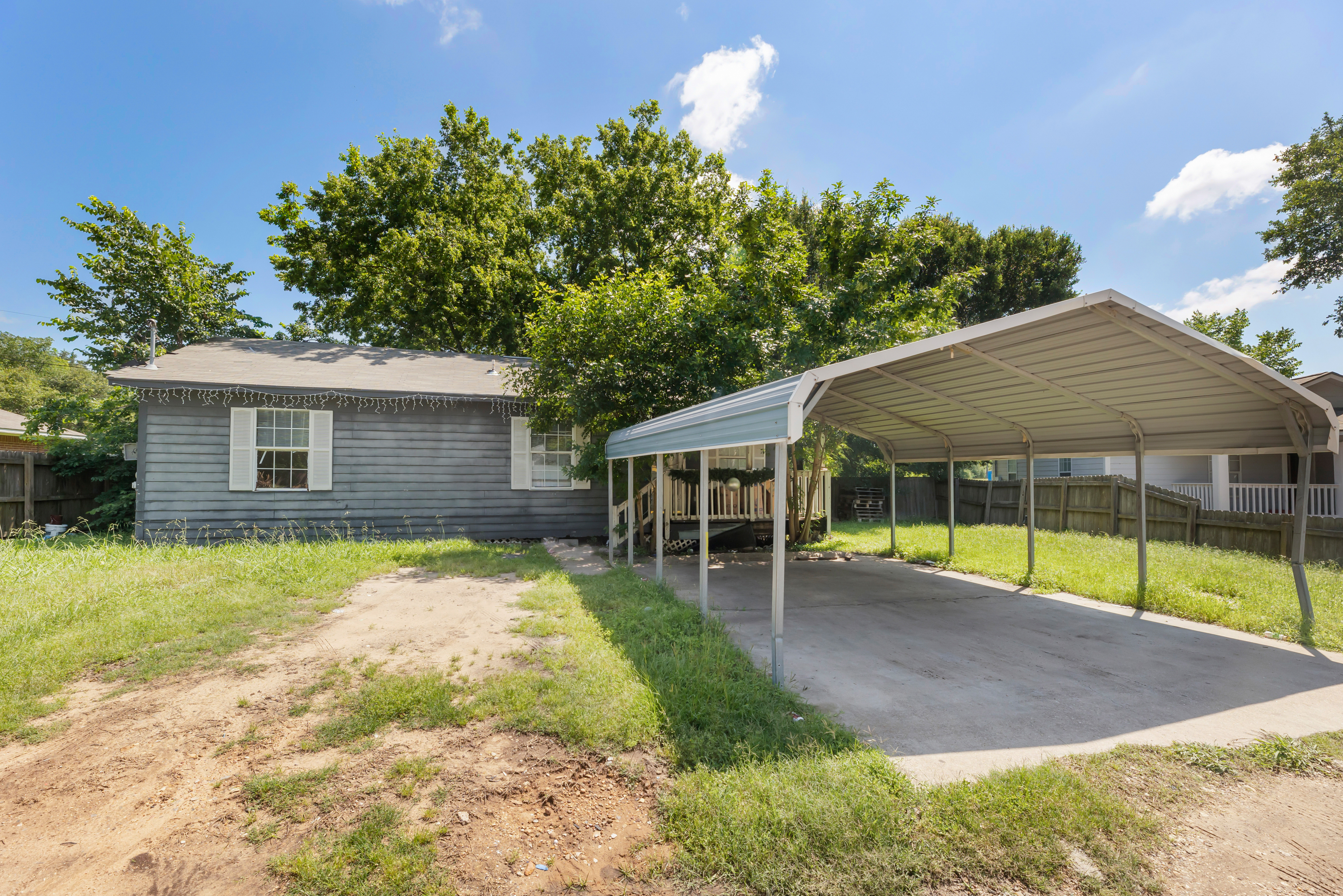 Just Listed! 1206 Thompson St header image.