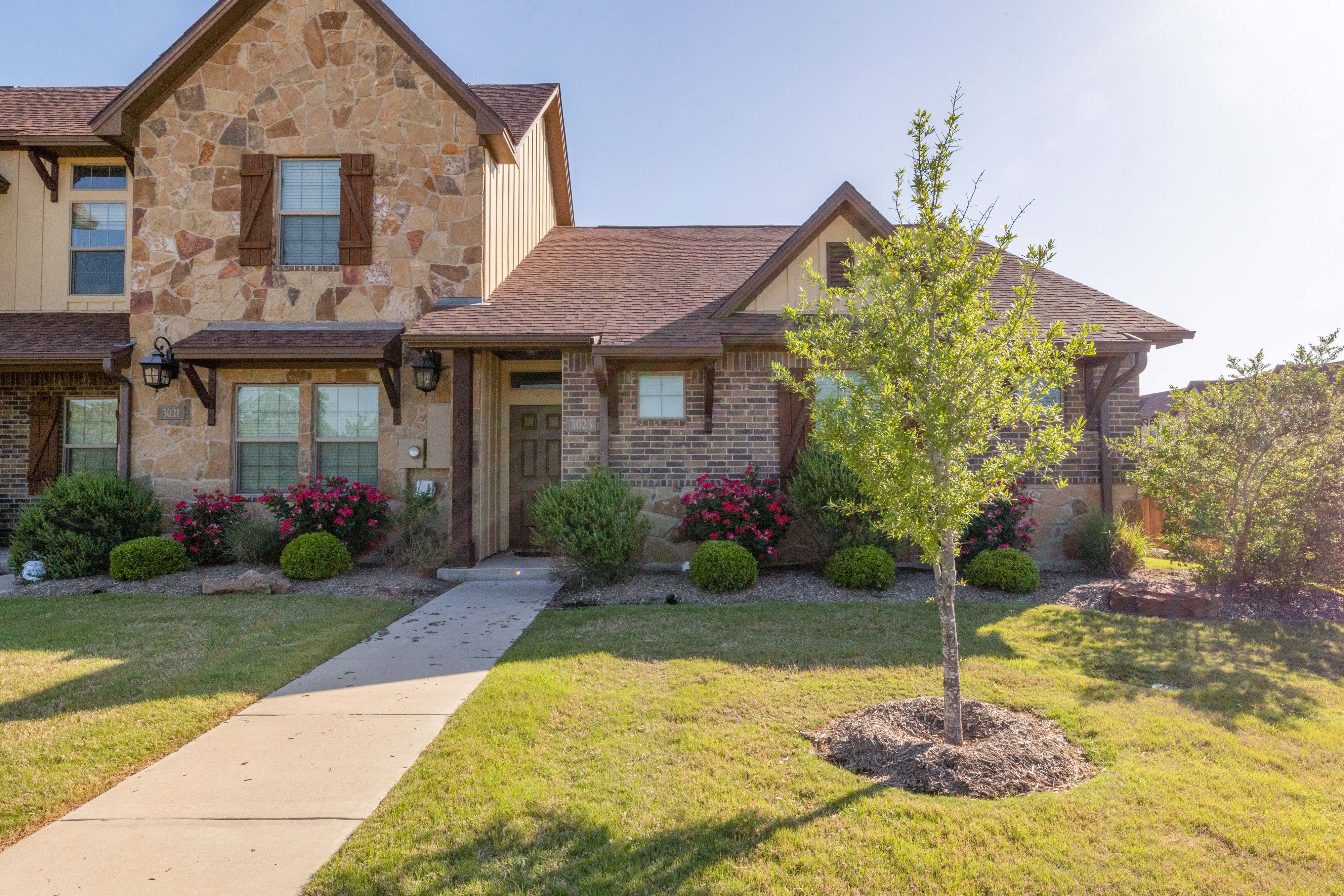 Just Listed! 3023 Towers Pkwy header image.