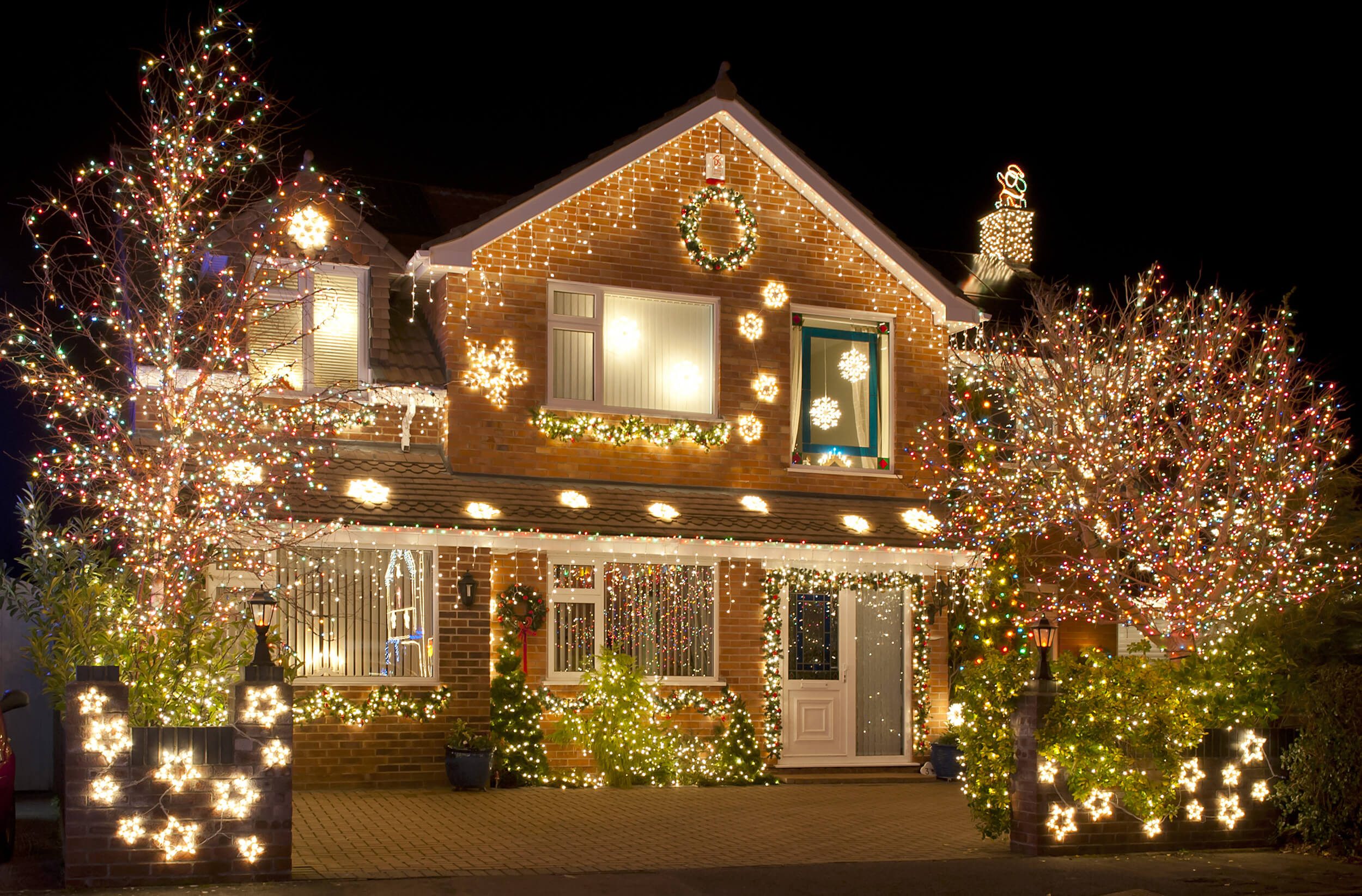 Should You List Your Home During the Holidays? Pros and Cons of Selling in November and December header image.
