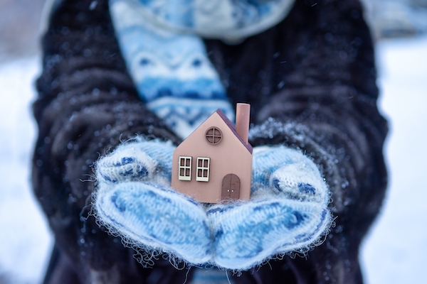 🏡 What to Know Before Buying a Home This Winter header image.
