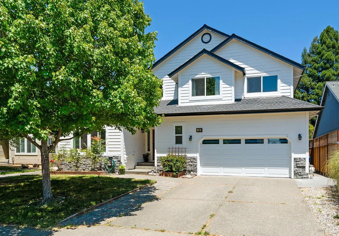 Just Closed! 429 Godfrey Dr, Windsor – Congratulations to Our Buyers header image.