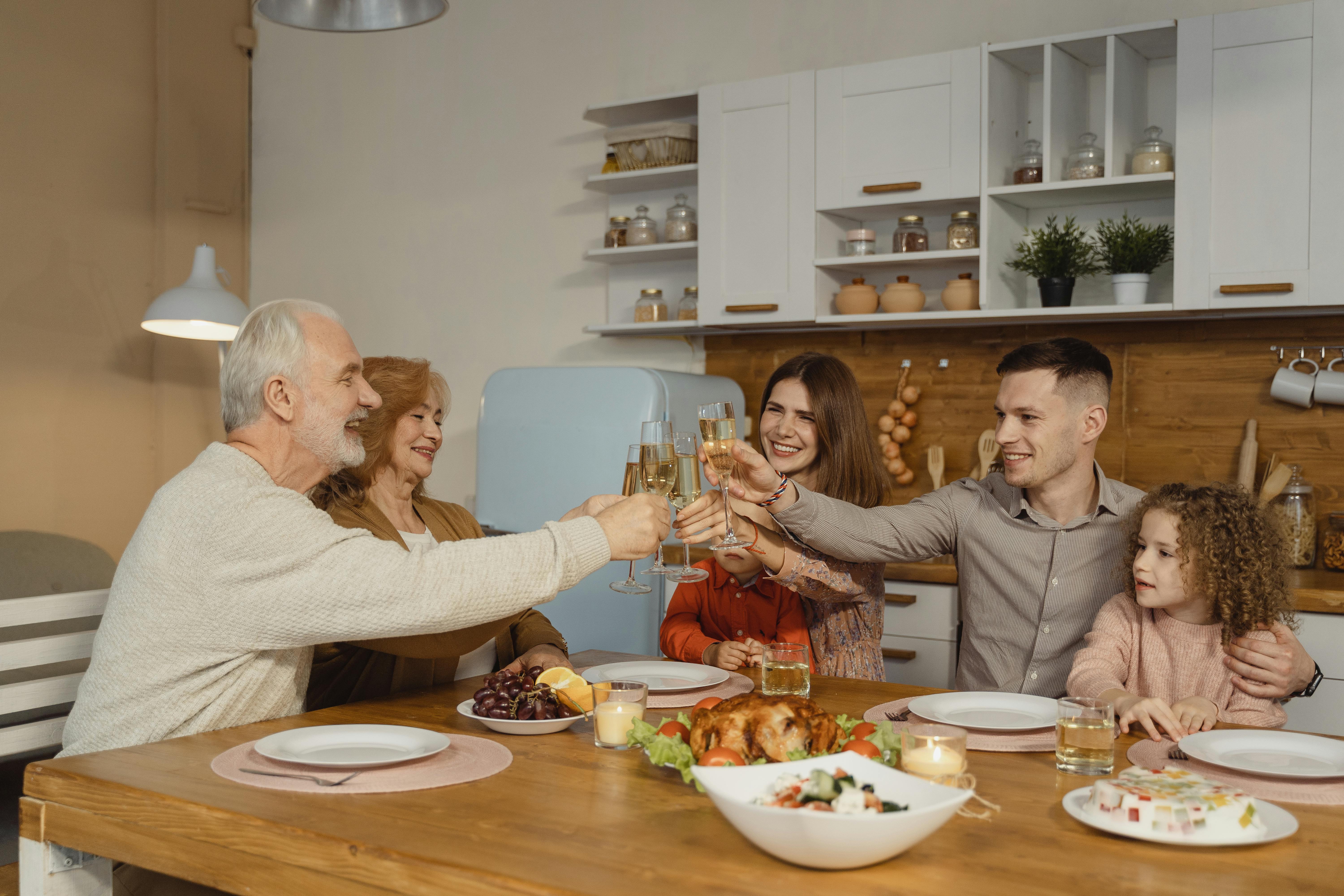 How to Host a Stress-Free Thanksgiving Dinner header image.