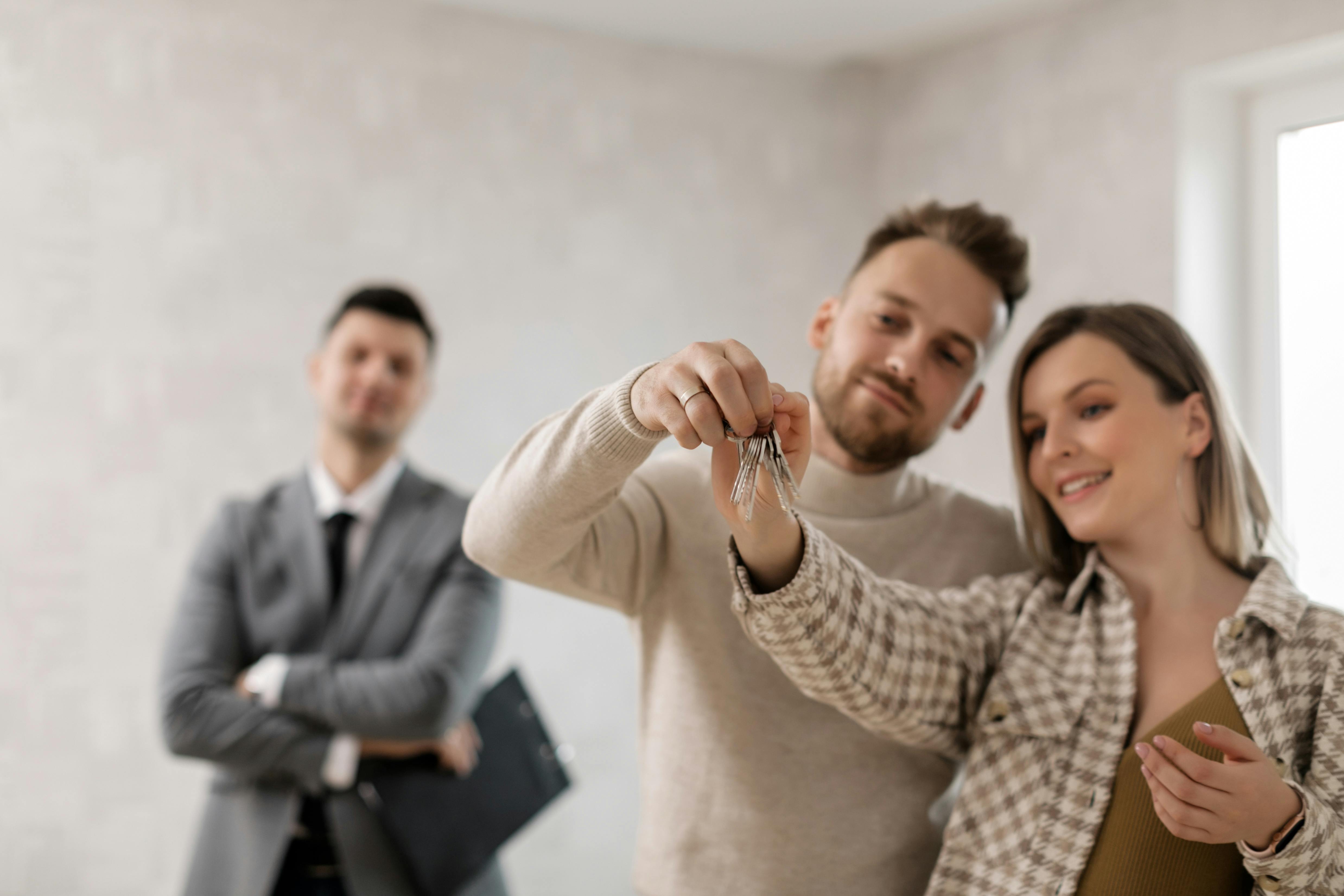 Essential Tips for Clients Navigating the Closing Process header image.