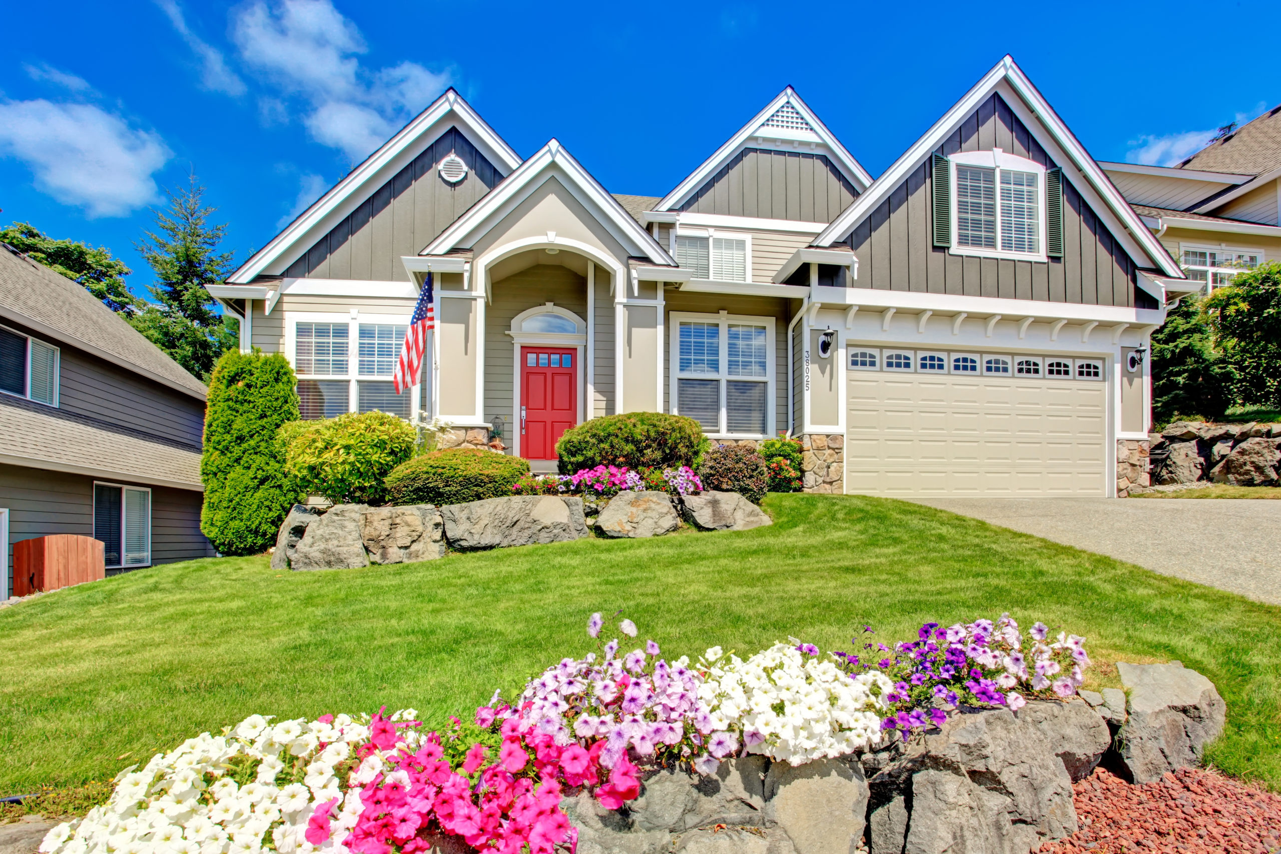 Embracing the Summer Real Estate Market: Tips and Trends header image.