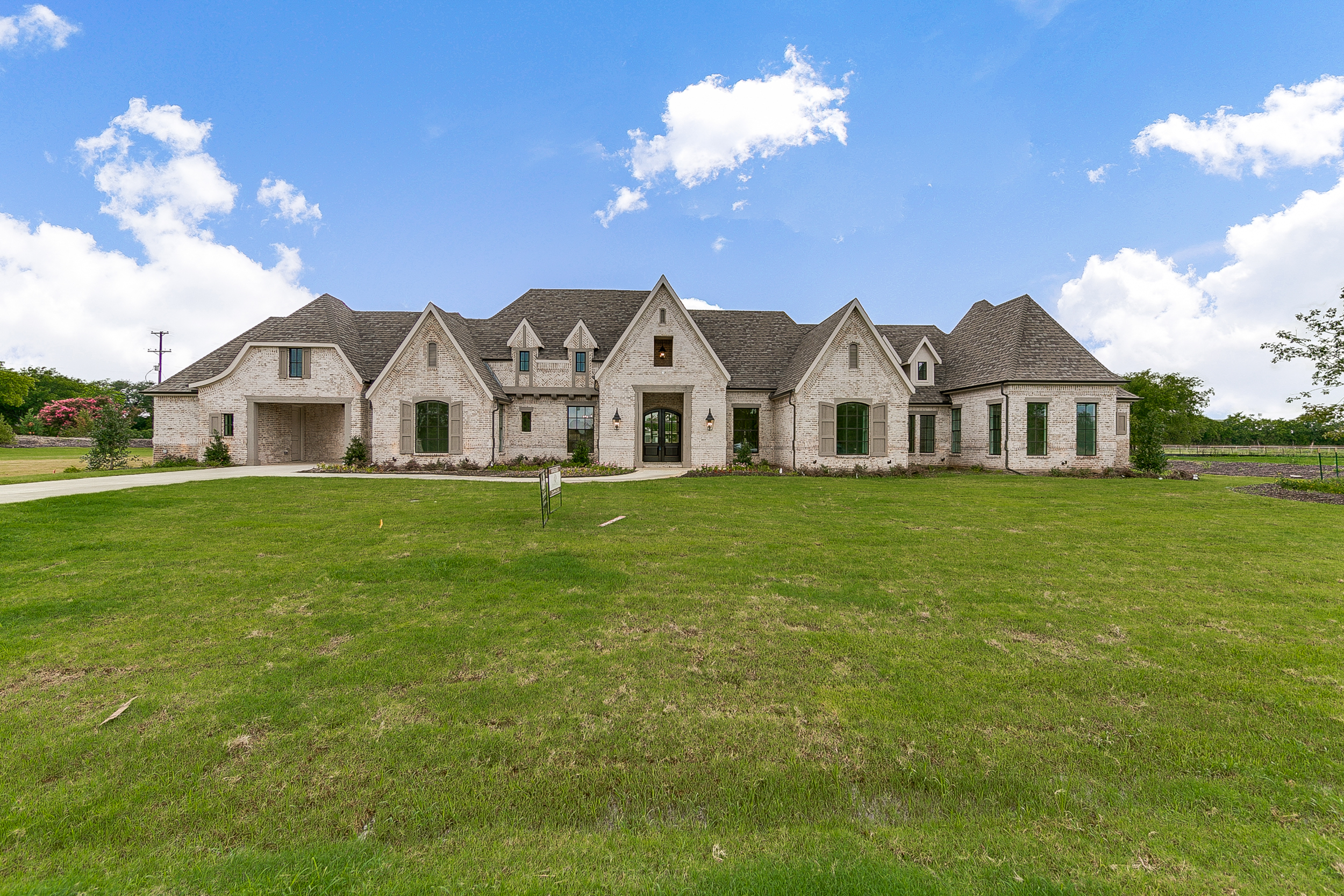 The Pros & Cons of Buying New Construction header image.