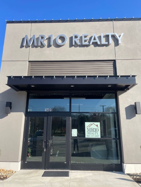 Selling and Buying Your Home in Today’s Market: MR10 Realty is Your Best Choice header image.