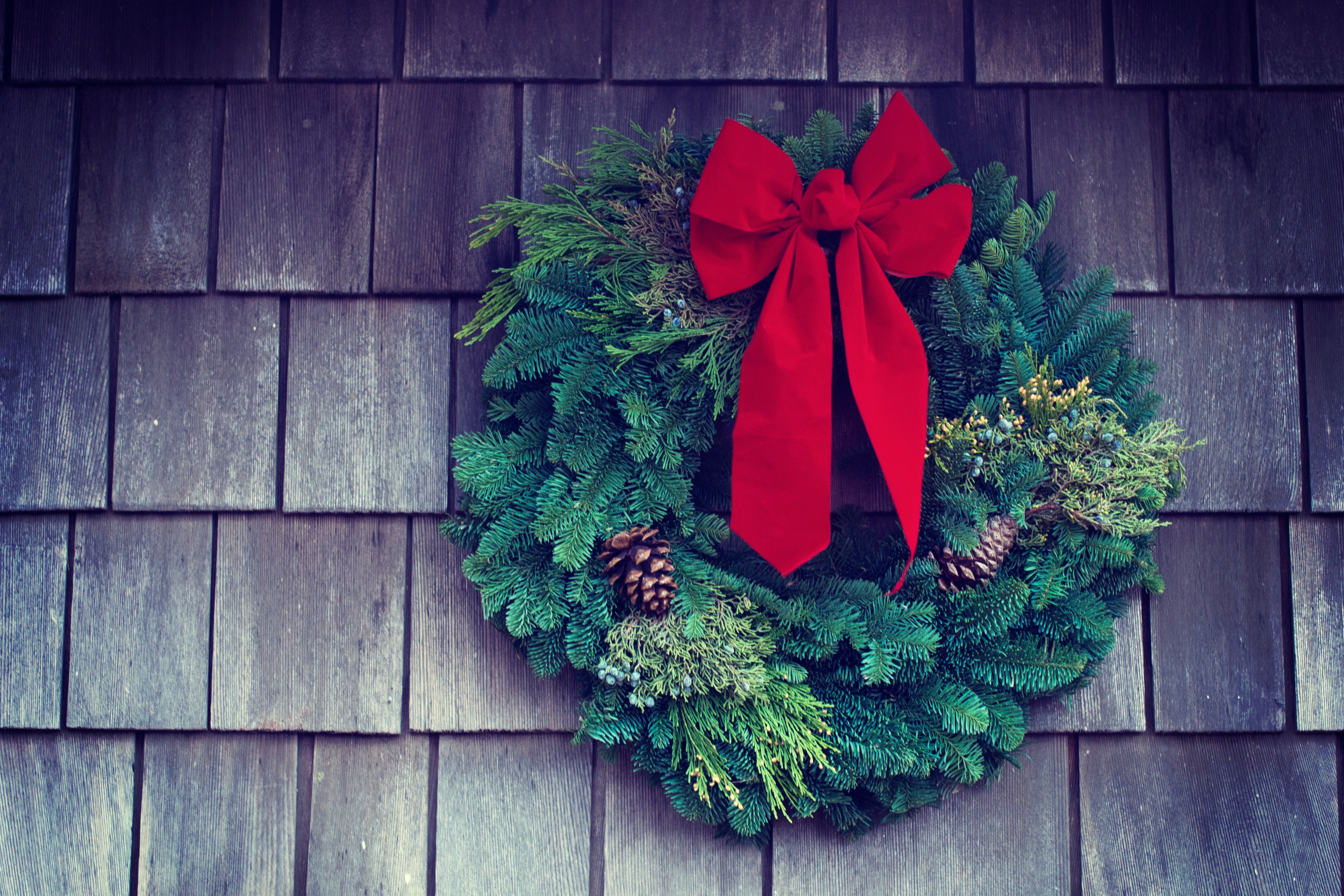 How to Stage Your Home for Buyers During the Holidays header image.