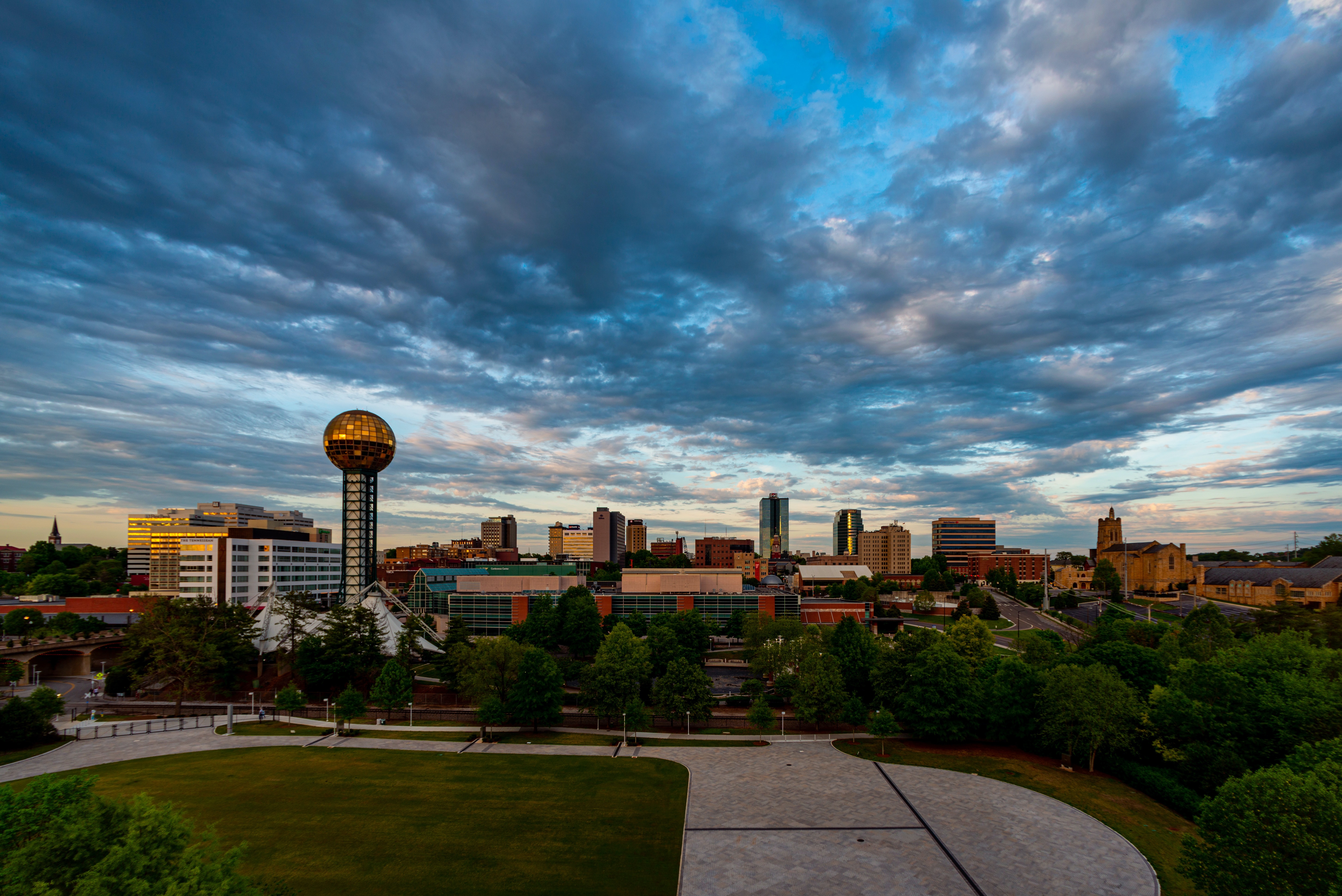 Everyone’s moving to Nashville. Here’s why you should consider Knoxville instead header image.