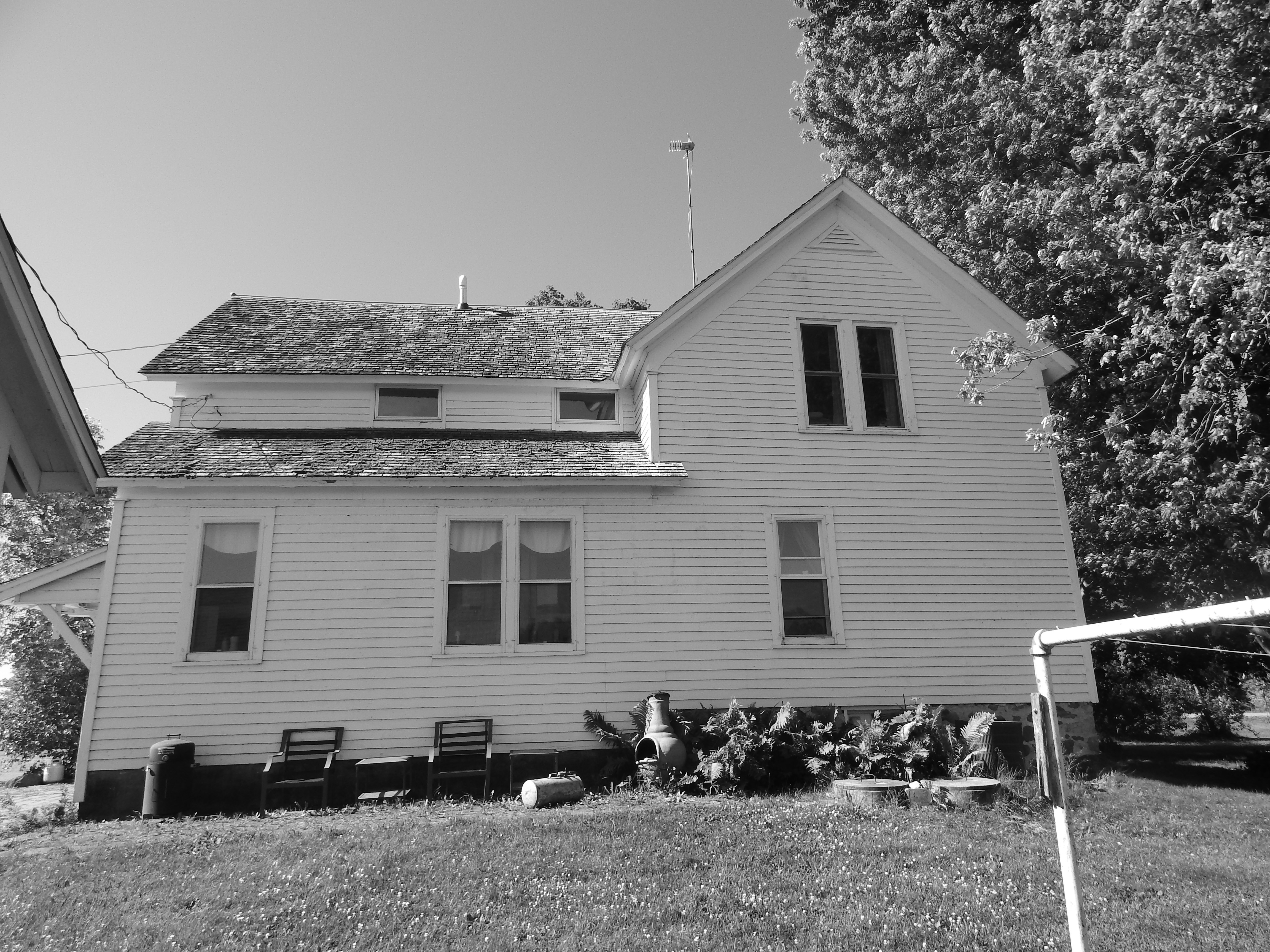 The Pros and Cons of Buying a Fixer-Upper: Is It the Right Move for You? header image.