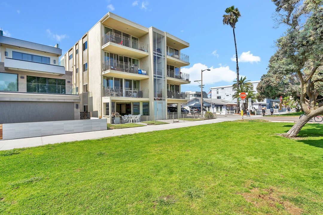 Elevate Your Condominium Journey with Steve Springer, CCS - Certified Condominium Specialist header image.