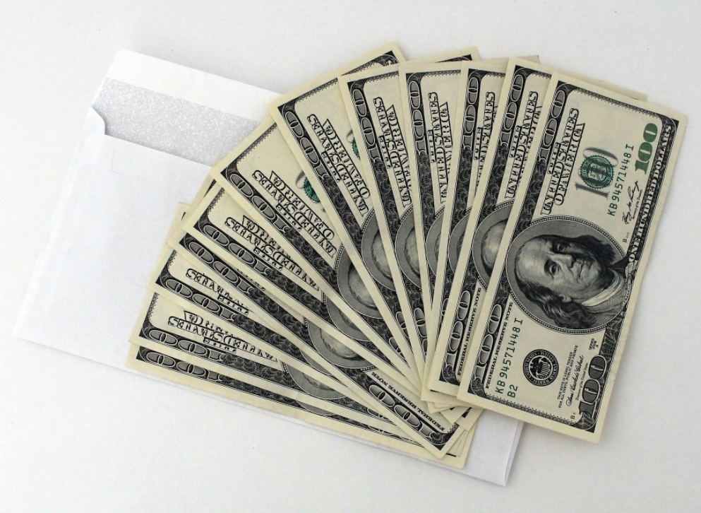 4 Simple Tips To Cut Your Summer Energy Bills header image.