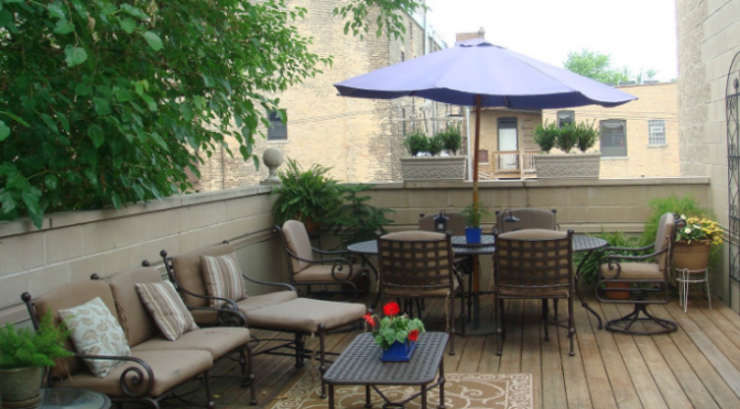 Outdoor Summer Entertaining Tips header image.