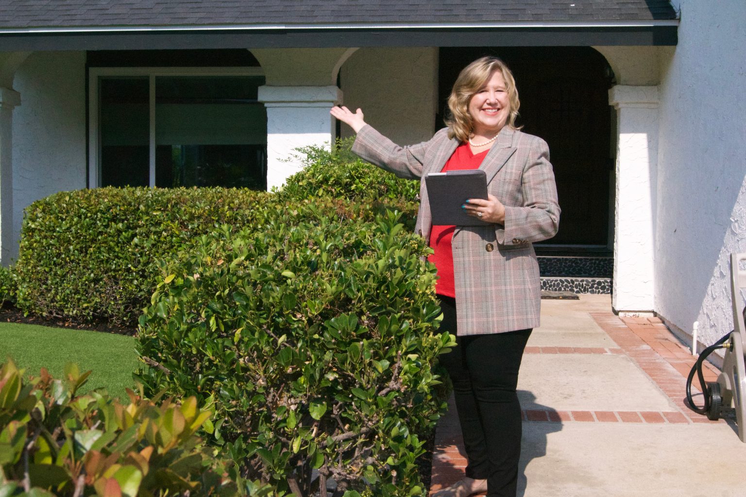 Unveiling the Complexity of Buyer's Agents: Your Key to Real Estate Success header image.